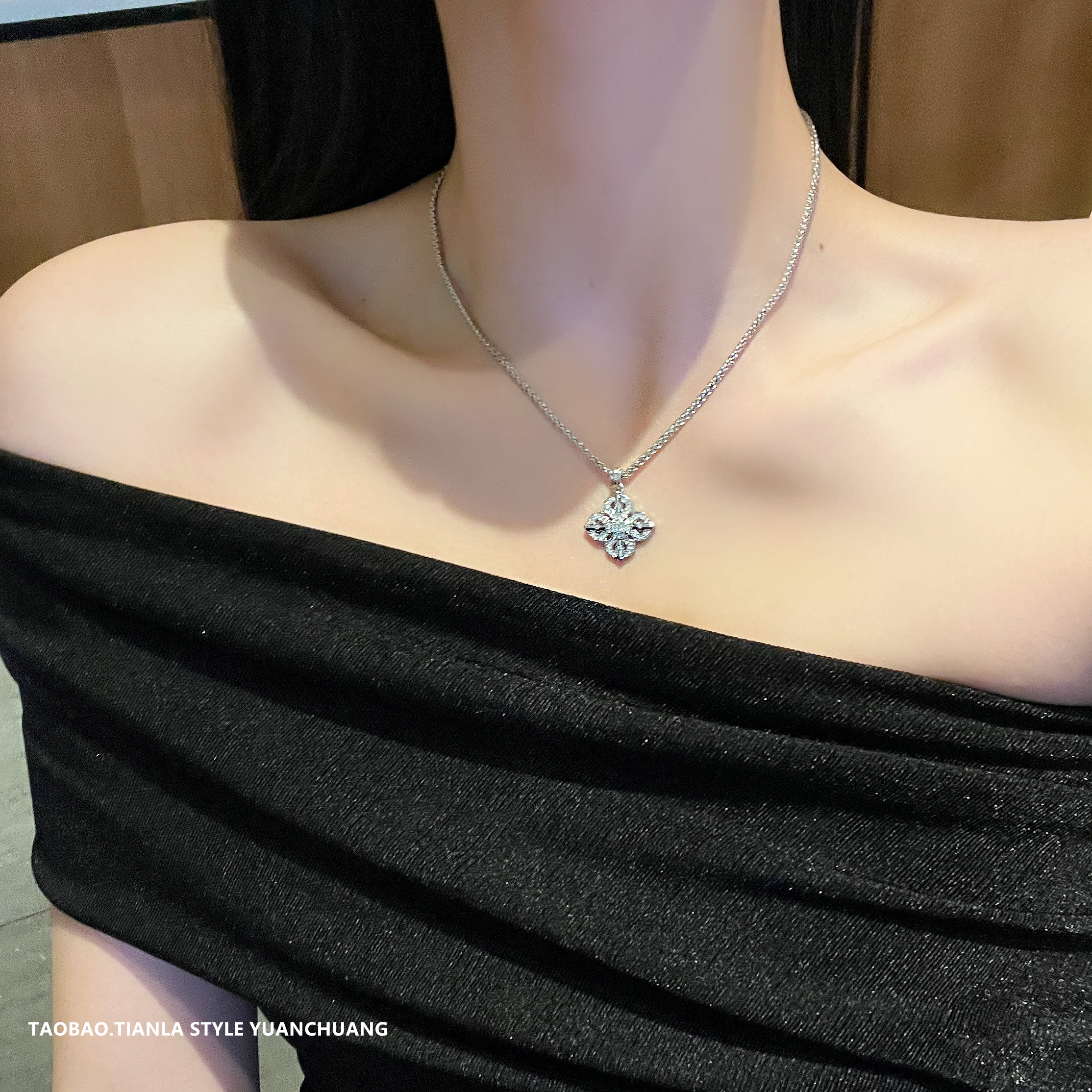2025 Cross Clover Necklace for Women - Light Luxury Elegant Collarbone Chain, High-End Versatile Accessory 2025 Cross Clover Necklace for Women - Light Luxury Elegant Collarbone Chain, High-End Versatile Accessory