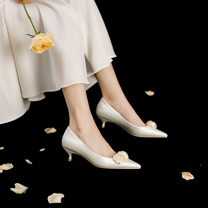 2025 French-Style White Bridal Shoes for Women, Low-Heeled Comfortable Wedding Shoes with Niche High-End Feel for Everyday Wear
