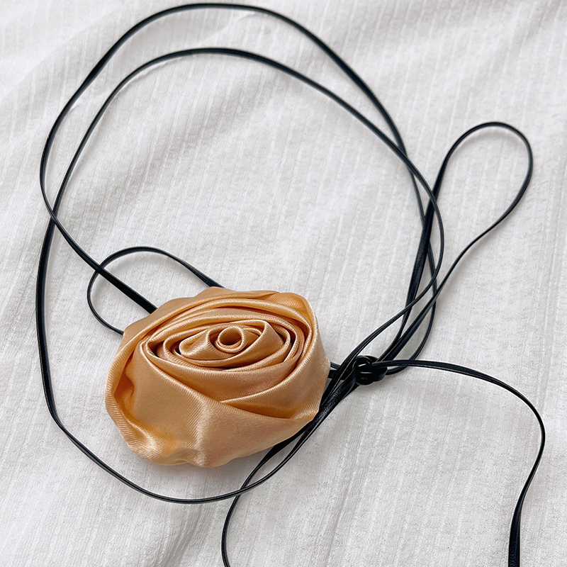 2025 Handmade Retro Rose Flower Choker Necklace & Wrist Chain Set - Stylish Silk Accessory for Internet Celebrities 2025 Handmade Retro Rose Flower Choker Necklace & Wrist Chain Set - Stylish Silk Accessory for Internet Celebrities