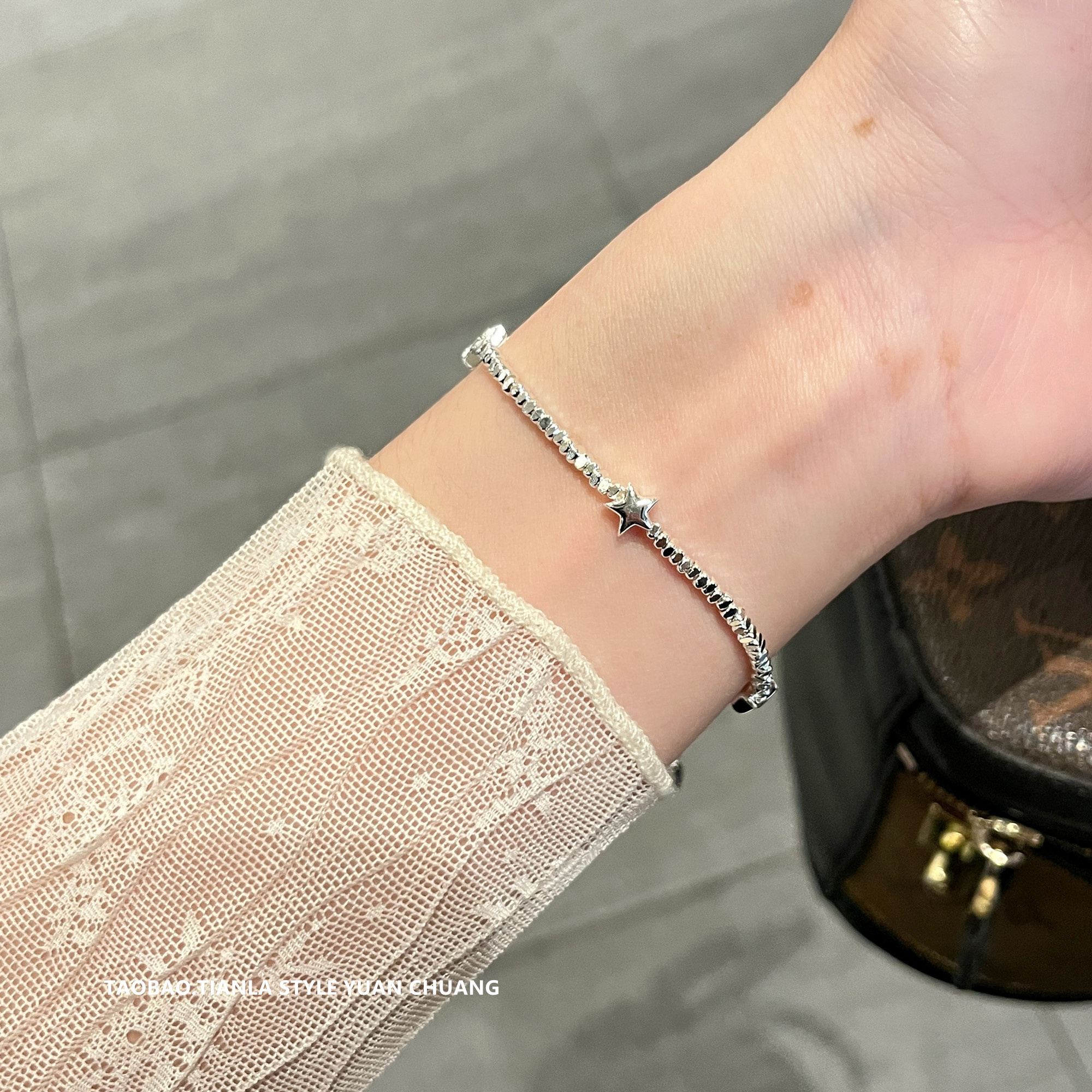 2025 Minimalist Broken Silver Star Bracelet for Girls - Lightweight Luxury High-End Fashion Accessory 2025 Minimalist Broken Silver Star Bracelet for Girls - Lightweight Luxury High-End Fashion Accessory