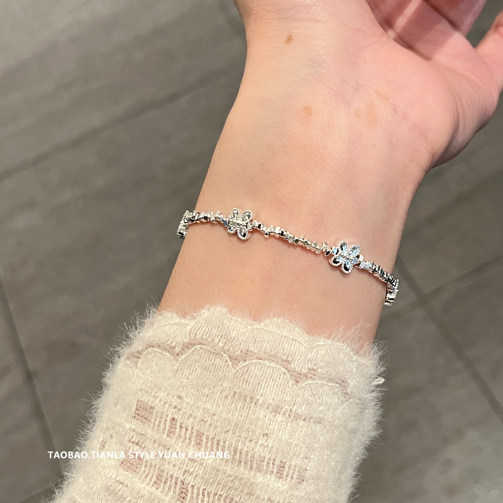 2025 Minimalist Broken Silver Star Bracelet for Girls - Lightweight Luxury High-End Fashion Accessory