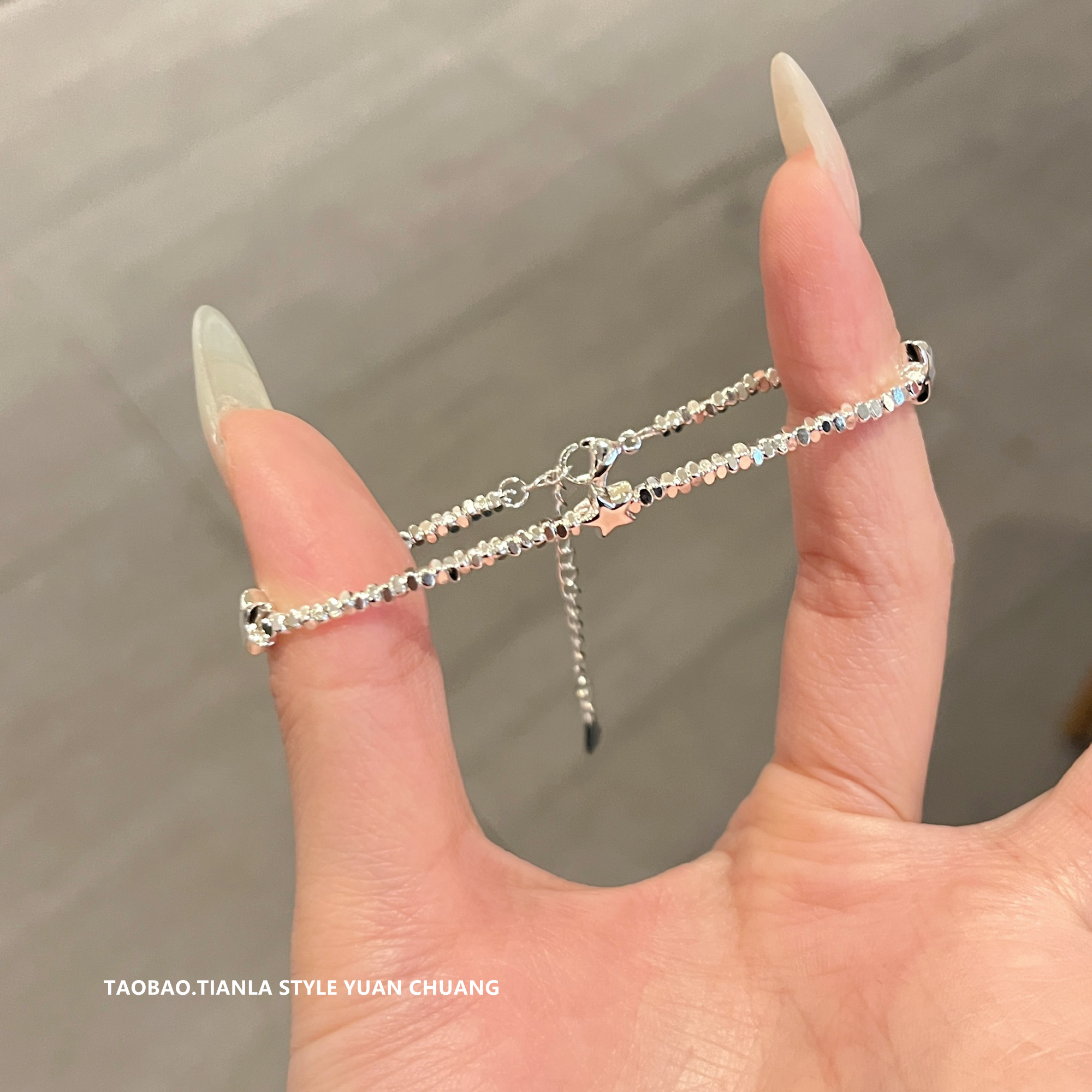 2025 Minimalist Broken Silver Star Bracelet for Girls - Lightweight Luxury High-End Fashion Accessory 2025 Minimalist Broken Silver Star Bracelet for Girls - Lightweight Luxury High-End Fashion Accessory