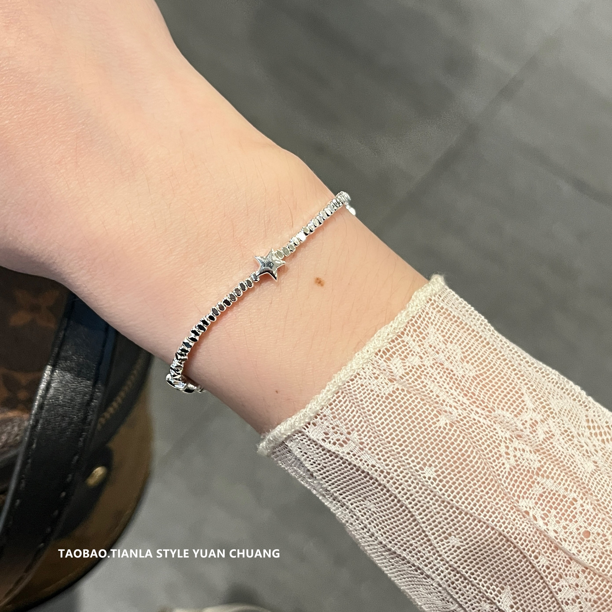 2025 Minimalist Broken Silver Star Bracelet for Girls - Lightweight Luxury High-End Fashion Accessory 2025 Minimalist Broken Silver Star Bracelet for Girls - Lightweight Luxury High-End Fashion Accessory