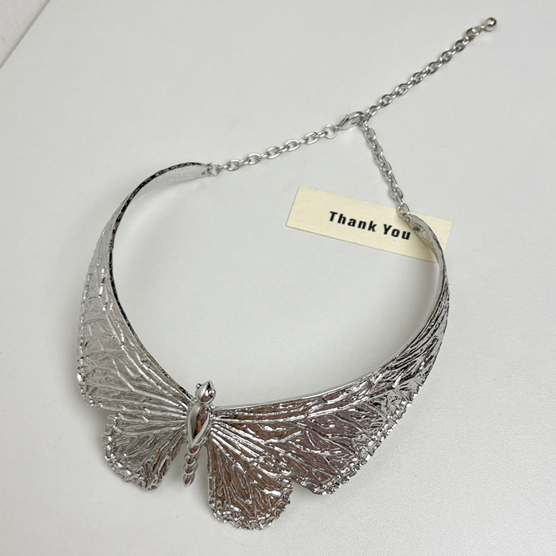 2025 Oversized Butterfly Wing Choker Necklace for Women – Exaggerated Wide Chain, European & American Heavy Industry Style 2025 Oversized Butterfly Wing Choker Necklace for Women – Exaggerated Wide Chain, European & American Heavy Industry Style