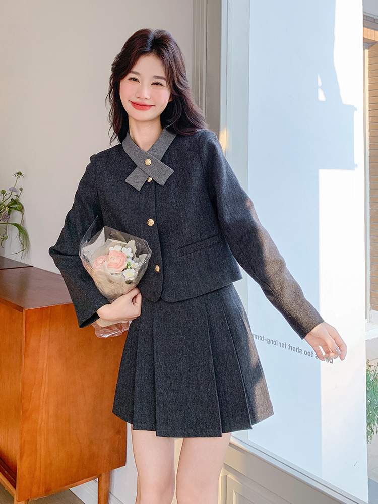 2025 Spring Women's College Style Two-Piece Set - Slim Fit Short Jacket and Pleated Skirt, Trendy Casual Chic 2025 Spring Women's College Style Two-Piece Set - Slim Fit Short Jacket and Pleated Skirt, Trendy Casual Chic