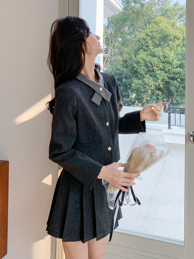 2025 Spring Women's College Style Two-Piece Set - Slim Fit Short Jacket and Pleated Skirt, Trendy Casual Chic 2025 Spring Women's College Style Two-Piece Set - Slim Fit Short Jacket and Pleated Skirt, Trendy Casual Chic