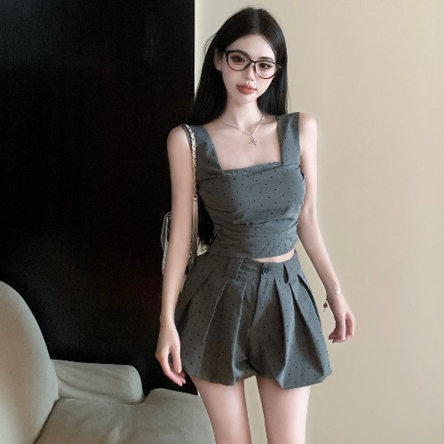 2025 Stylish Women's Suit Vest and Pumpkin Wide-Leg Shorts Set for Petite Individuals - High-End Fashion