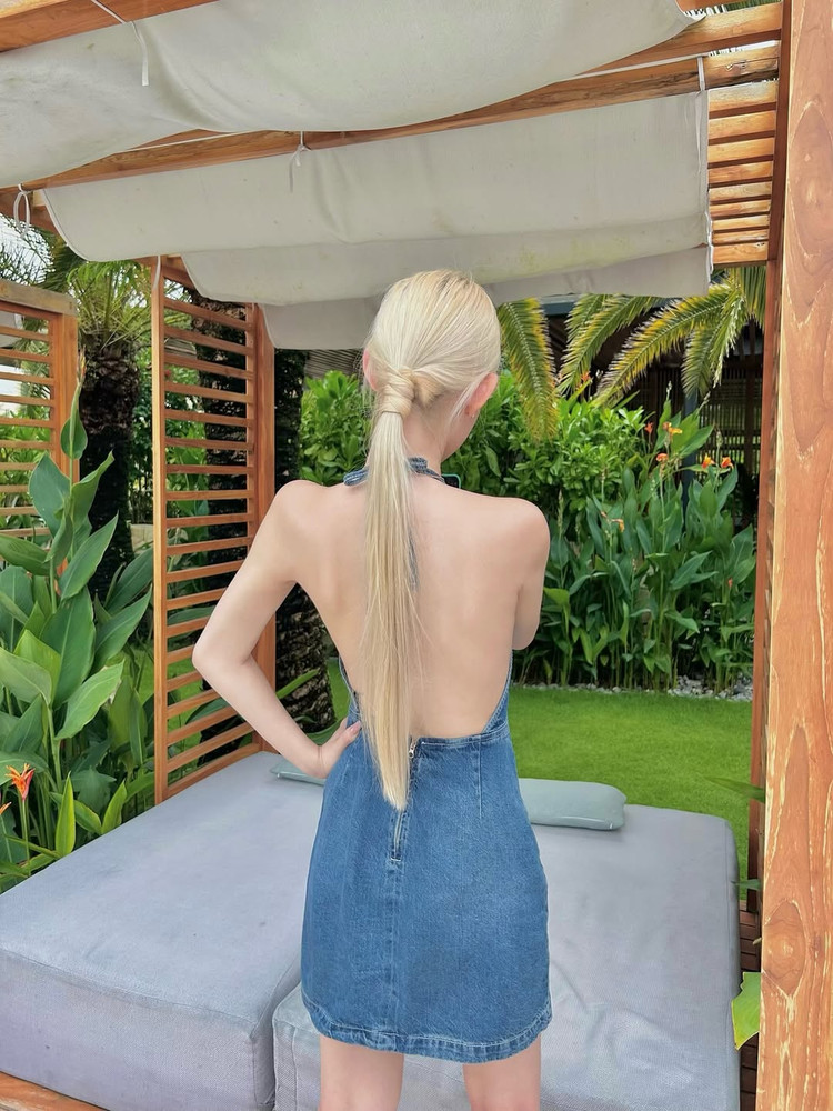 2025 Summer American-Style Sexy Halter Backless Denim Dress for Women, Slim Fit Short Skirt to Highlight Curves 2025 Summer American-Style Sexy Halter Backless Denim Dress for Women, Slim Fit Short Skirt to Highlight Curves