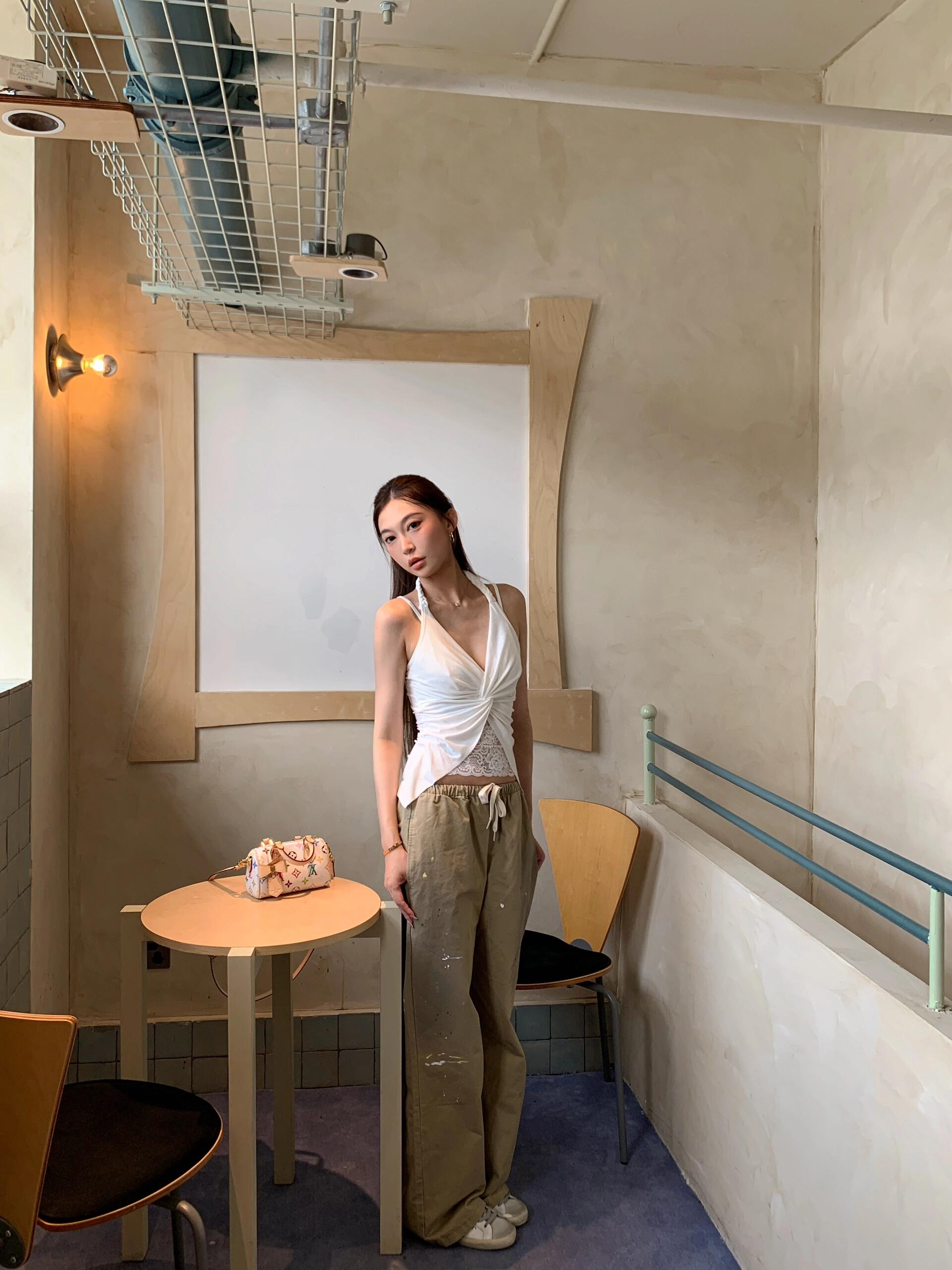 2025 Summer Women's American Style V-Neck Lace Spliced Slim Fit Halter Camisole Top - Sexy Y2K Fashion 2025 Summer Women's American Style V-Neck Lace Spliced Slim Fit Halter Camisole Top - Sexy Y2K Fashion