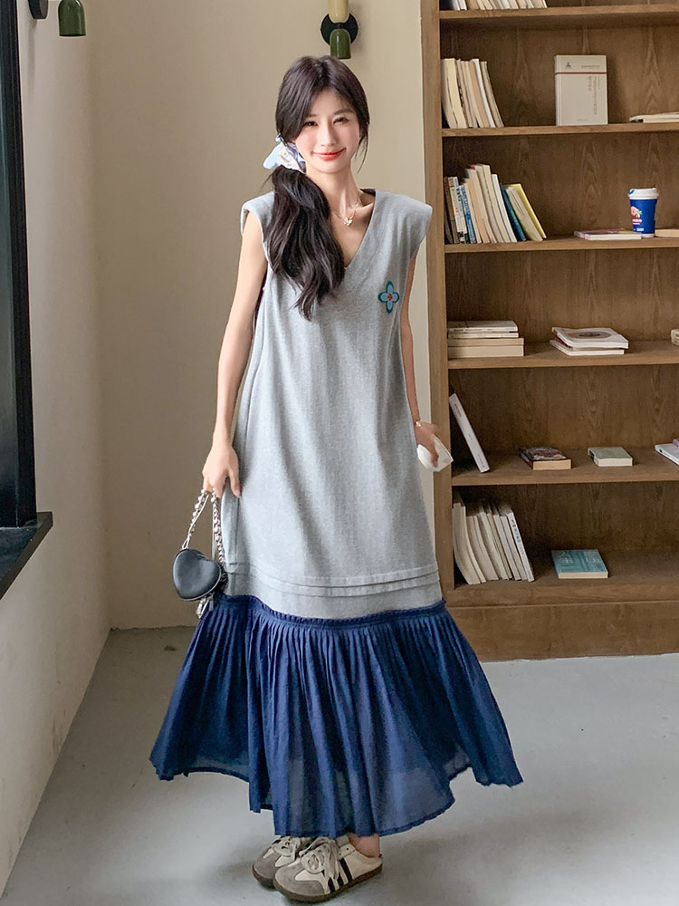 2025 Summer Women's College Style Patchwork V-Neck Sleeveless Dress - Korean Loose Long Skirt Trend for Effortless Fashion 2025 Summer Women's College Style Patchwork V-Neck Sleeveless Dress - Korean Loose Long Skirt Trend for Effortless Fashion