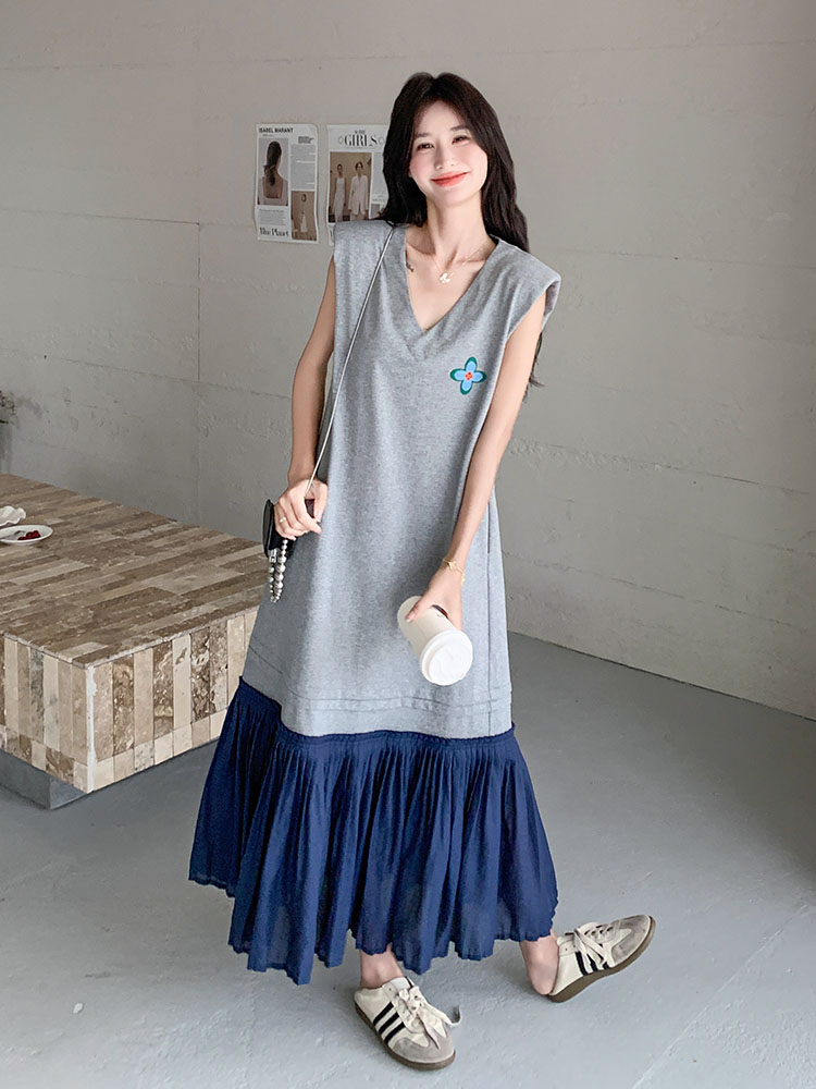2025 Summer Women's College Style Patchwork V-Neck Sleeveless Dress - Korean Loose Long Skirt Trend for Effortless Fashion 2025 Summer Women's College Style Patchwork V-Neck Sleeveless Dress - Korean Loose Long Skirt Trend for Effortless Fashion