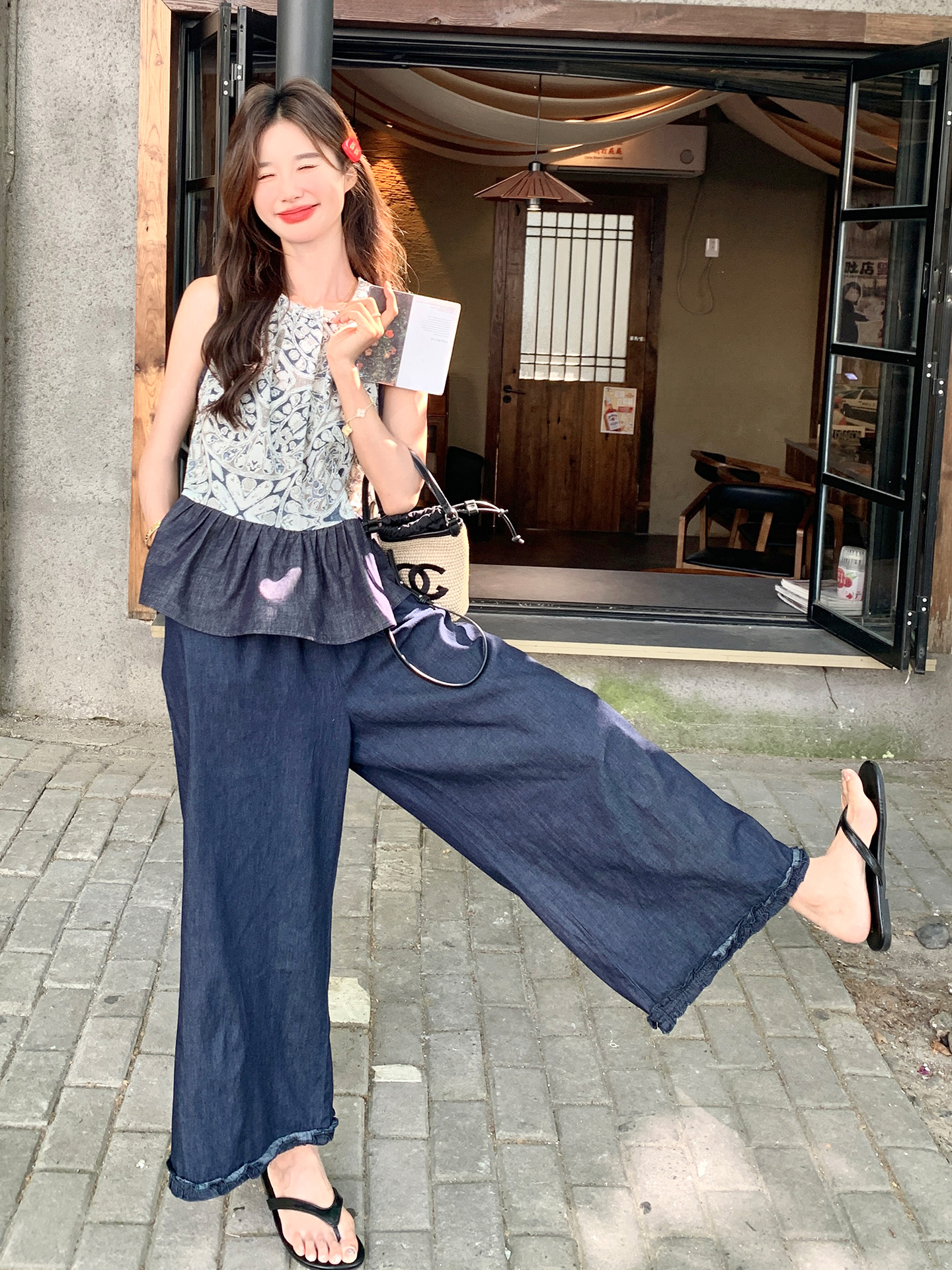 2025 Summer Women's Retro Patchwork Sleeveless Vest and Denim Wide-Leg Pants Two-Piece Set, Casual Y2K Style 2025 Summer Women's Retro Patchwork Sleeveless Vest and Denim Wide-Leg Pants Two-Piece Set, Casual Y2K Style