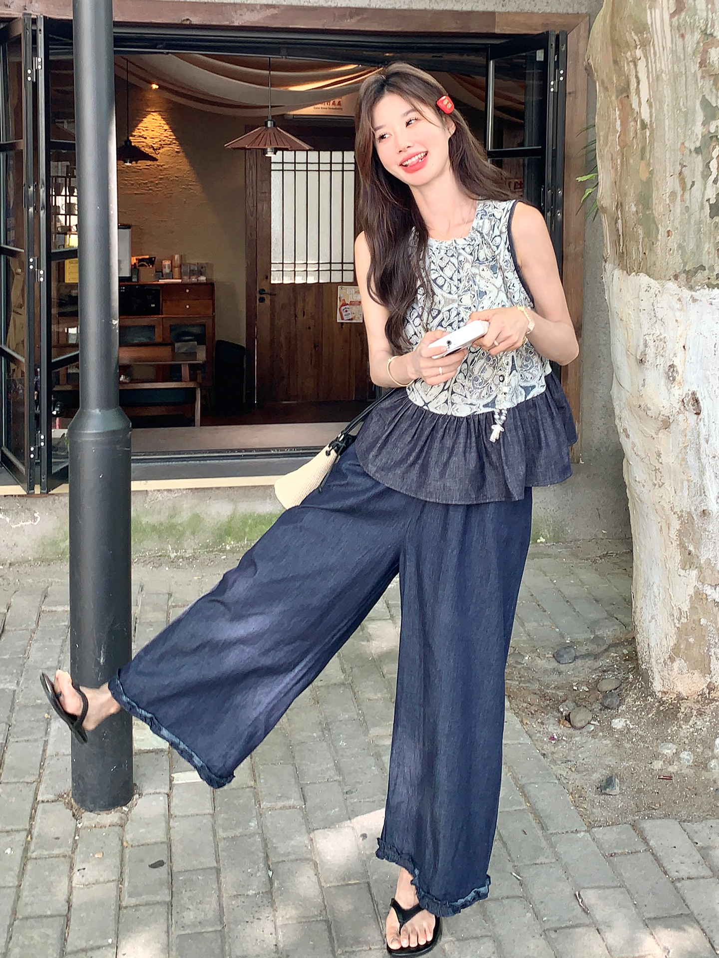 2025 Summer Women's Retro Patchwork Sleeveless Vest and Denim Wide-Leg Pants Two-Piece Set, Casual Y2K Style 2025 Summer Women's Retro Patchwork Sleeveless Vest and Denim Wide-Leg Pants Two-Piece Set, Casual Y2K Style