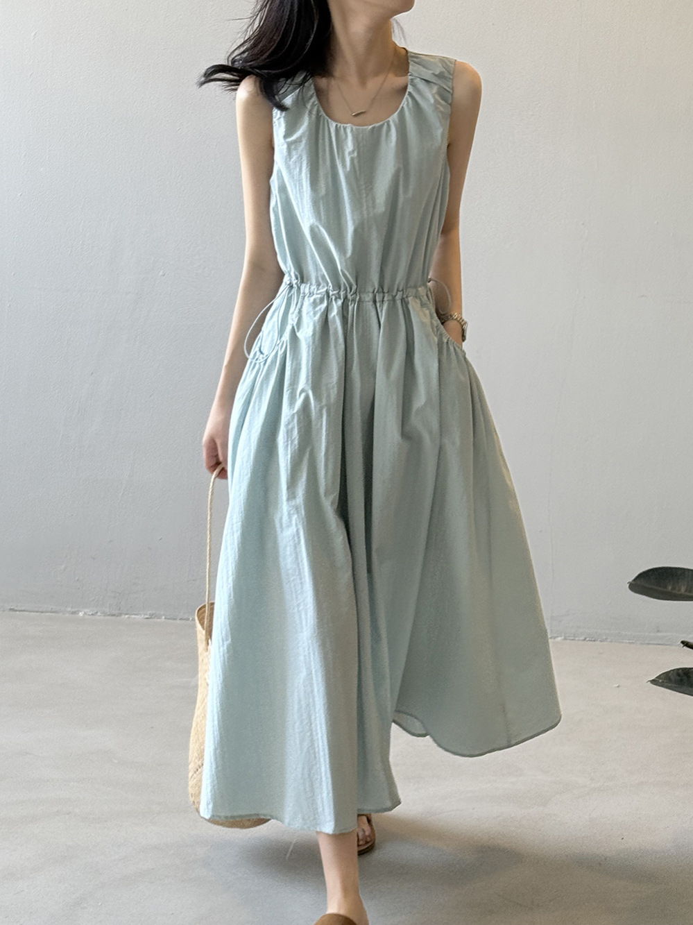 2025 Summer Women's Sleeveless Waist-Cinching Drawstring Dress, Slimming French Long Style, Unique and Chic for Effortless Fashion
