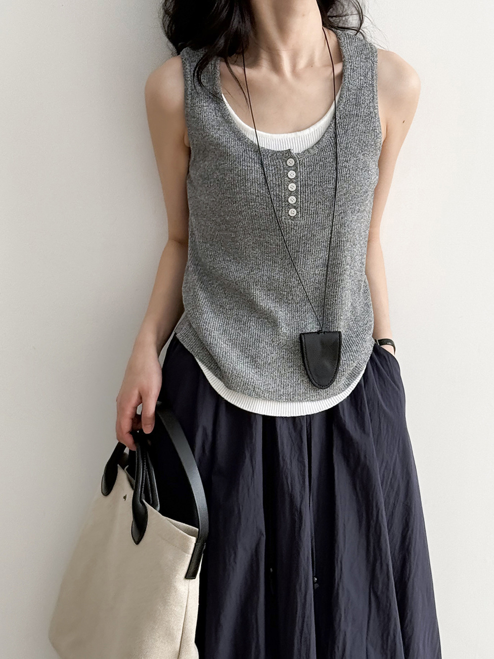 2025 Summer Women's Slim Fit Fake Two-Piece Knitted Vest - Versatile Fashionable Sleeveless Top 2025 Summer Women's Slim Fit Fake Two-Piece Knitted Vest - Versatile Fashionable Sleeveless Top