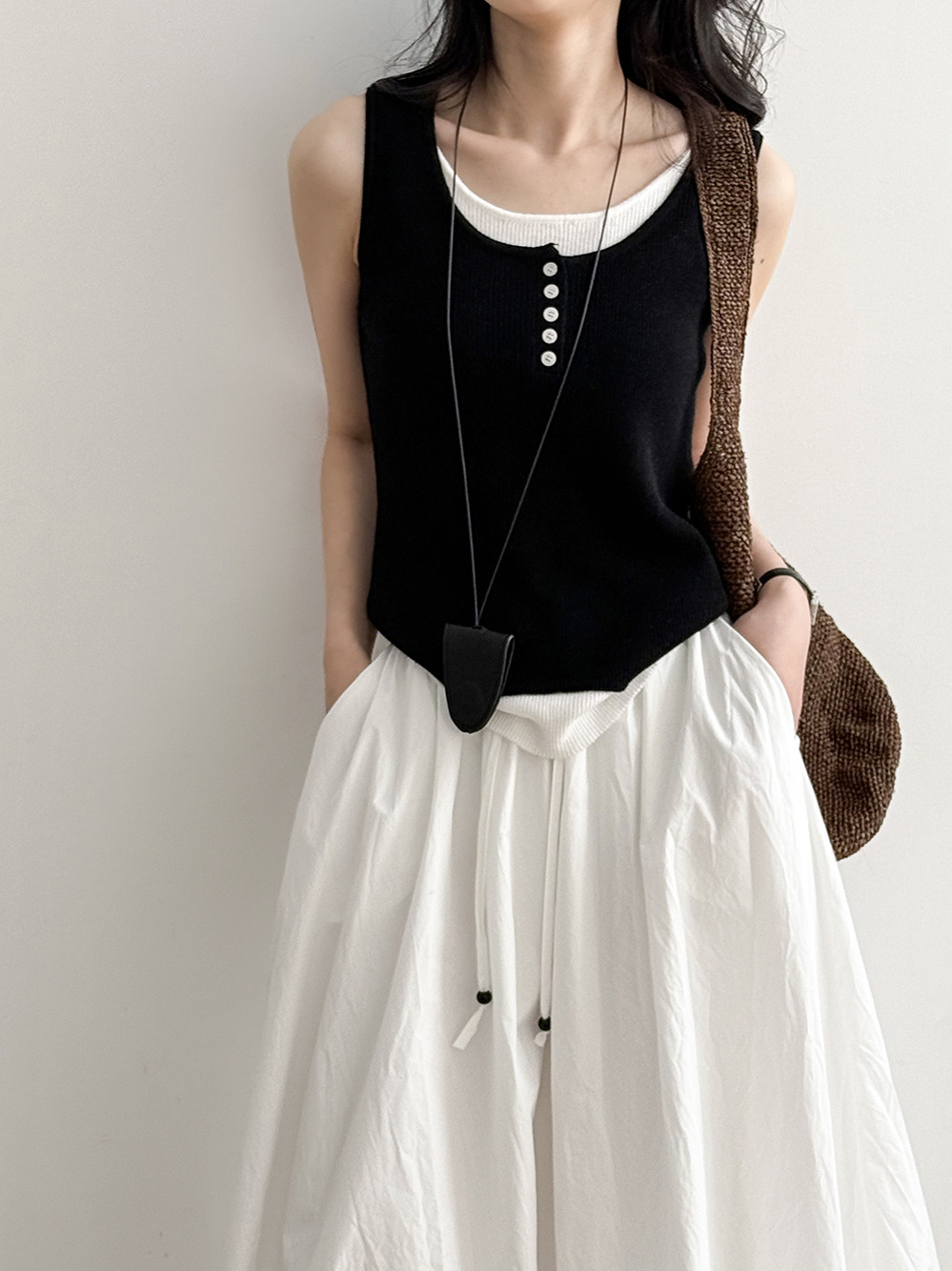 2025 Summer Women's Slim Fit Fake Two-Piece Knitted Vest - Versatile Fashionable Sleeveless Top 2025 Summer Women's Slim Fit Fake Two-Piece Knitted Vest - Versatile Fashionable Sleeveless Top