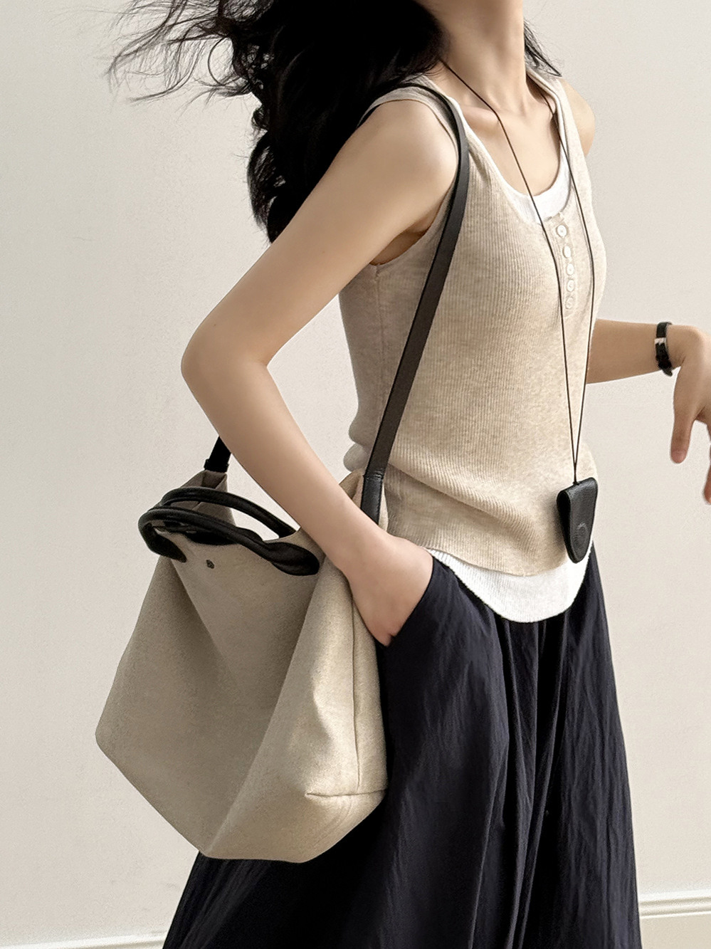 2025 Summer Women's Slim Fit Fake Two-Piece Knitted Vest - Versatile Fashionable Sleeveless Top