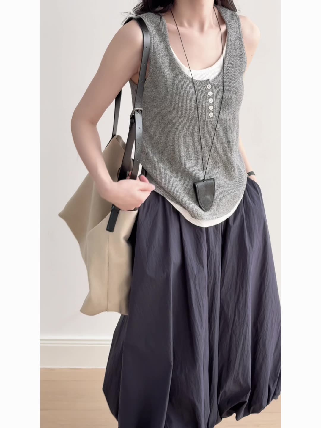 2025 Summer Women's Slim Fit Fake Two-Piece Knitted Vest - Versatile Fashionable Sleeveless Top 2025 Summer Women's Slim Fit Fake Two-Piece Knitted Vest - Versatile Fashionable Sleeveless Top