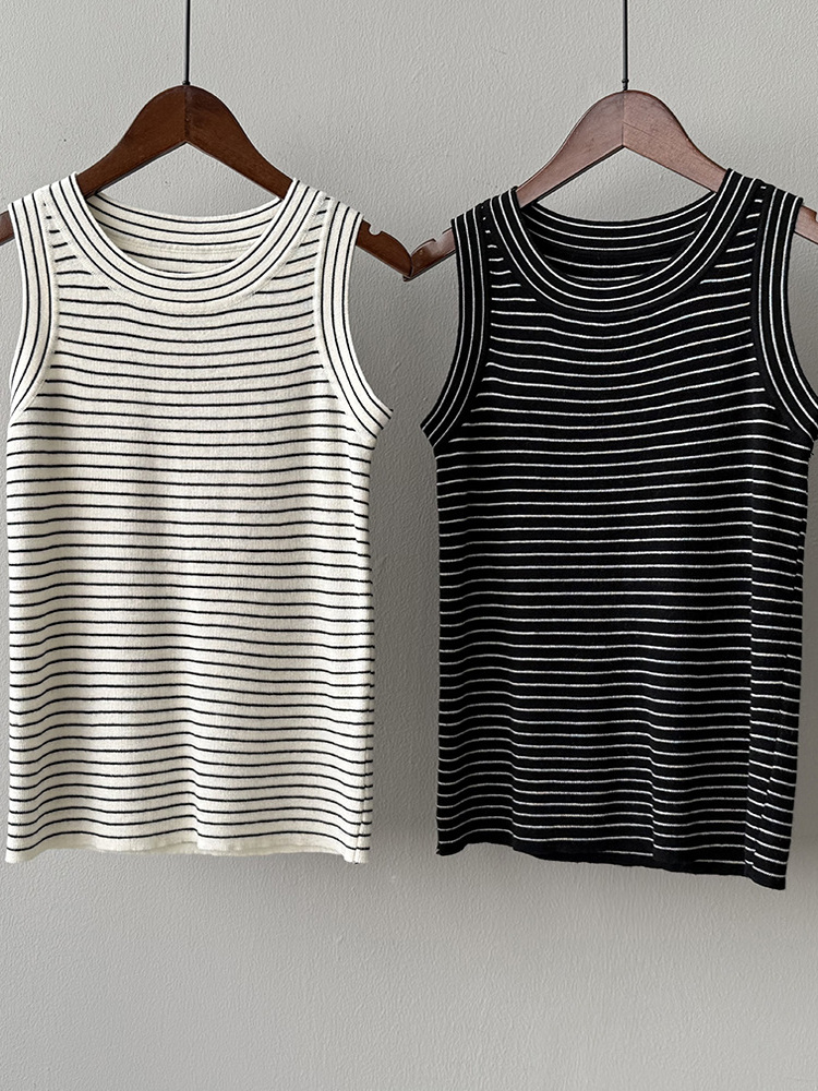 2025 Summer Women's Slim Fit Round Neck Knitted Tank Top, Sleeveless Flattering Base Layer for Stylish Outerwear