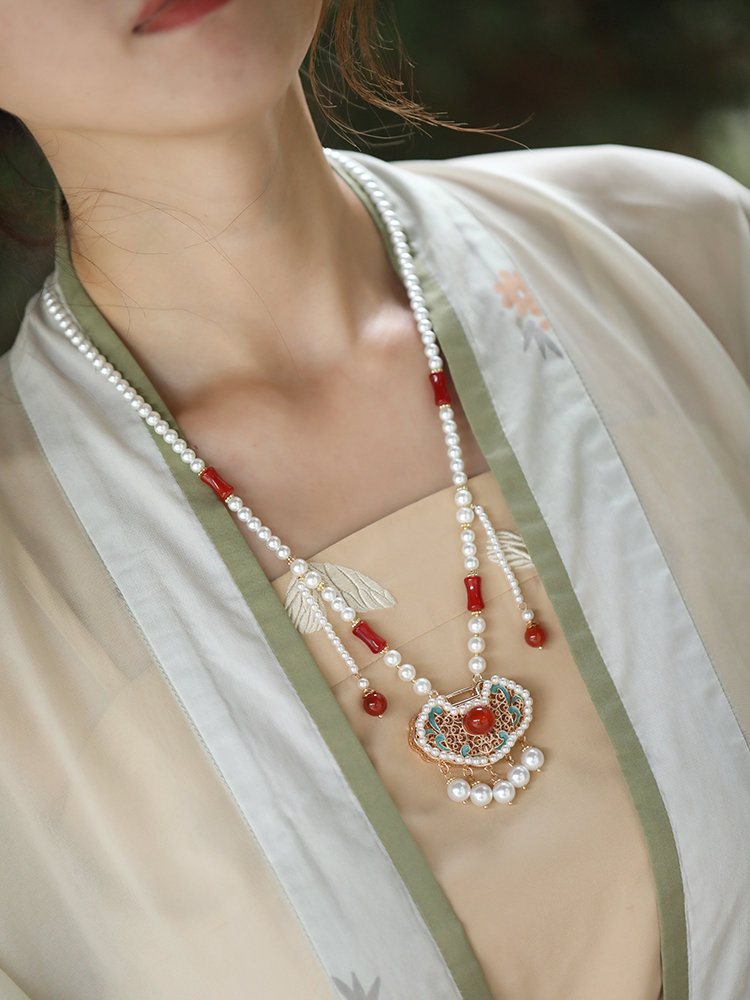 2025 Women's Ancient Style Long Tassel Necklace with Yingluo Pendant, Boho Horse Face Skirt, National Ethnic Accessories 2025 Women's Ancient Style Long Tassel Necklace with Yingluo Pendant, Boho Horse Face Skirt, National Ethnic Accessories