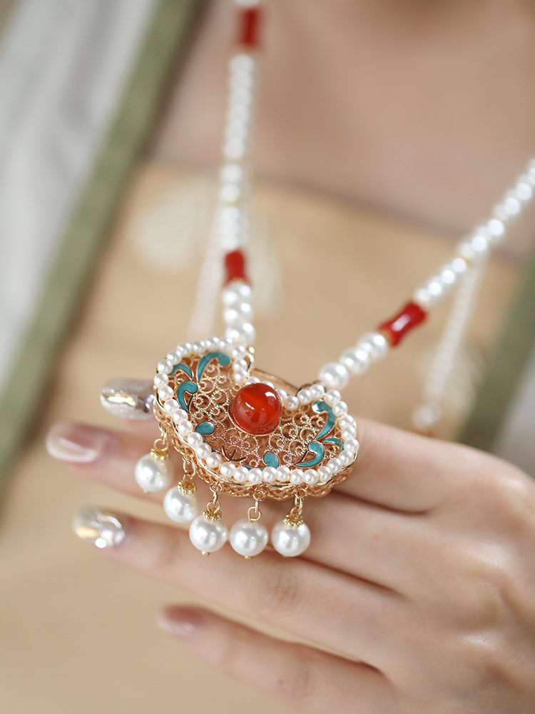 2025 Women's Ancient Style Long Tassel Necklace with Yingluo Pendant, Boho Horse Face Skirt, National Ethnic Accessories 2025 Women's Ancient Style Long Tassel Necklace with Yingluo Pendant, Boho Horse Face Skirt, National Ethnic Accessories