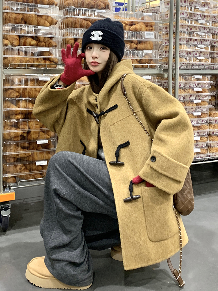 2025 Women's College Style Double-Breasted Cashmere Coat - Loose Woolen Design for a Chic Winter Look 2025 Women's College Style Double-Breasted Cashmere Coat - Loose Woolen Design for a Chic Winter Look