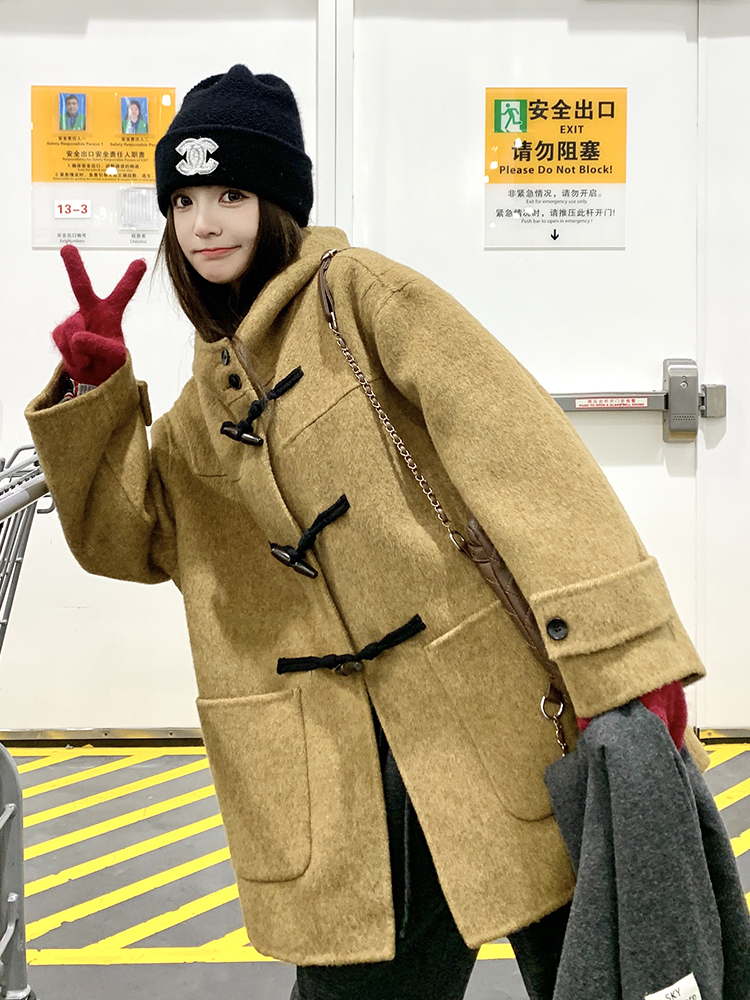 2025 Women's College Style Double-Breasted Cashmere Coat - Loose Woolen Design for a Chic Winter Look 2025 Women's College Style Double-Breasted Cashmere Coat - Loose Woolen Design for a Chic Winter Look