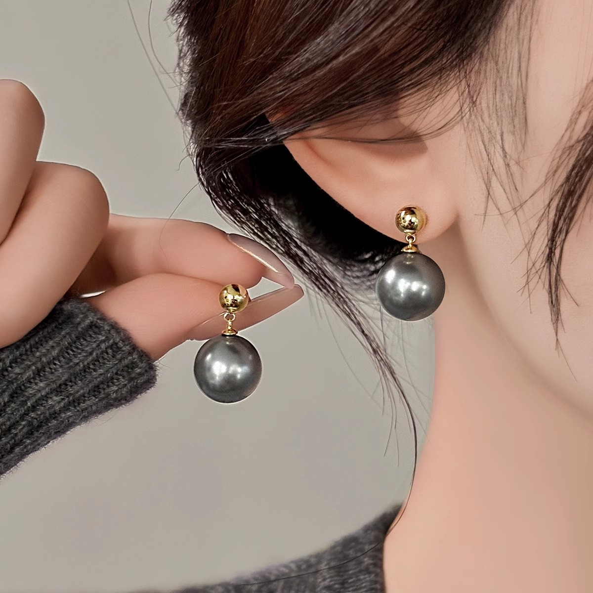 2025 Women's Pearl Stud Earrings - Niche Temperament Design for Elegant Style 2025 Women's Pearl Stud Earrings - Niche Temperament Design for Elegant Style