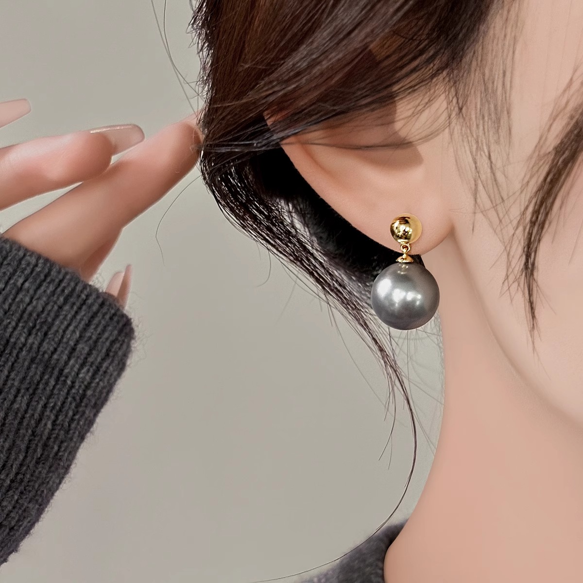 2025 Women's Pearl Stud Earrings - Niche Temperament Design for Elegant Style 2025 Women's Pearl Stud Earrings - Niche Temperament Design for Elegant Style