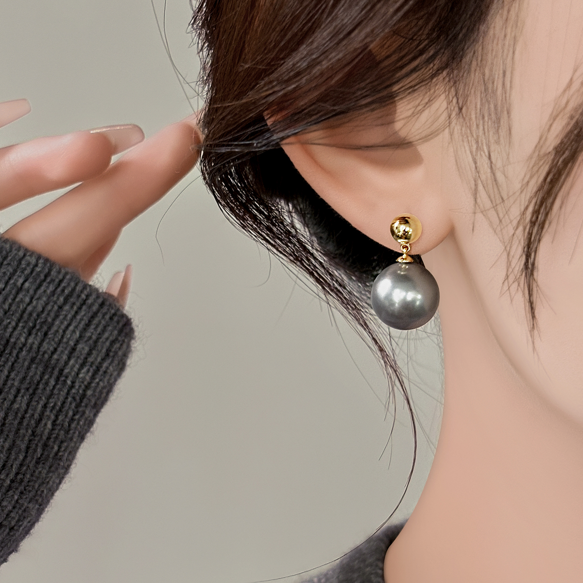 2025 Women's Pearl Stud Earrings - Niche Temperament Design for Elegant Style