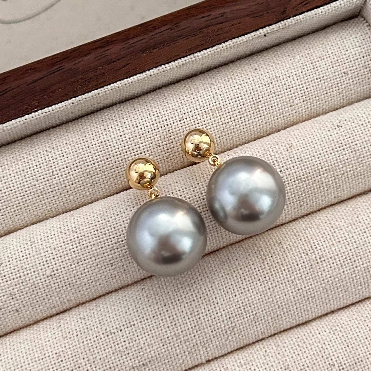 2025 Women's Pearl Stud Earrings - Niche Temperament Design for Elegant Style 2025 Women's Pearl Stud Earrings - Niche Temperament Design for Elegant Style