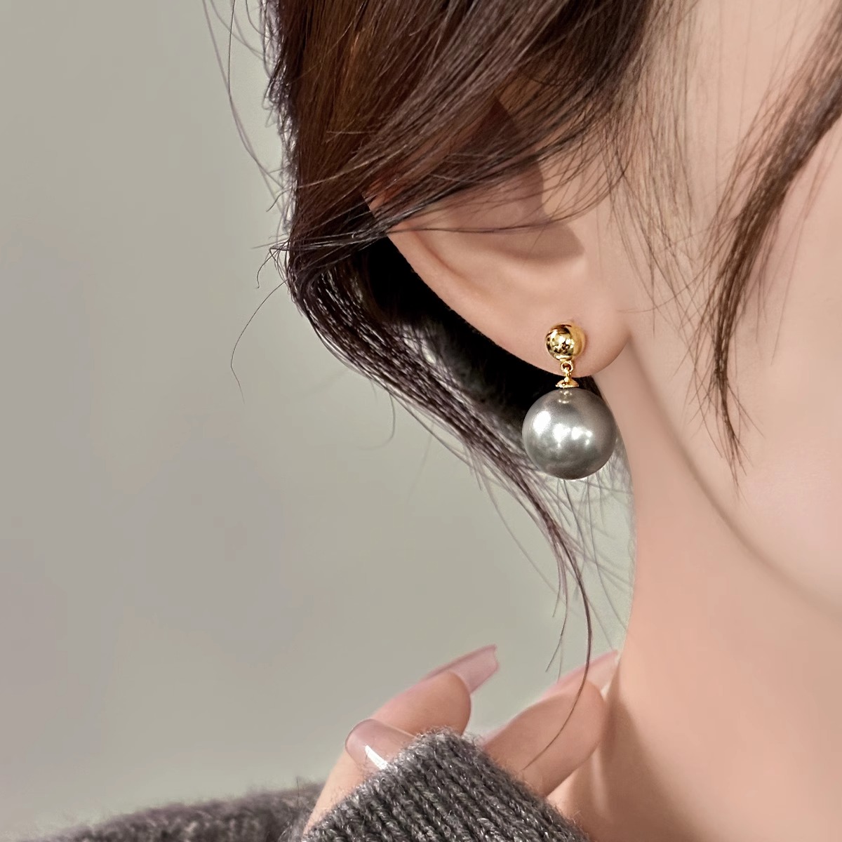 2025 Women's Pearl Stud Earrings - Niche Temperament Design for Elegant Style 2025 Women's Pearl Stud Earrings - Niche Temperament Design for Elegant Style