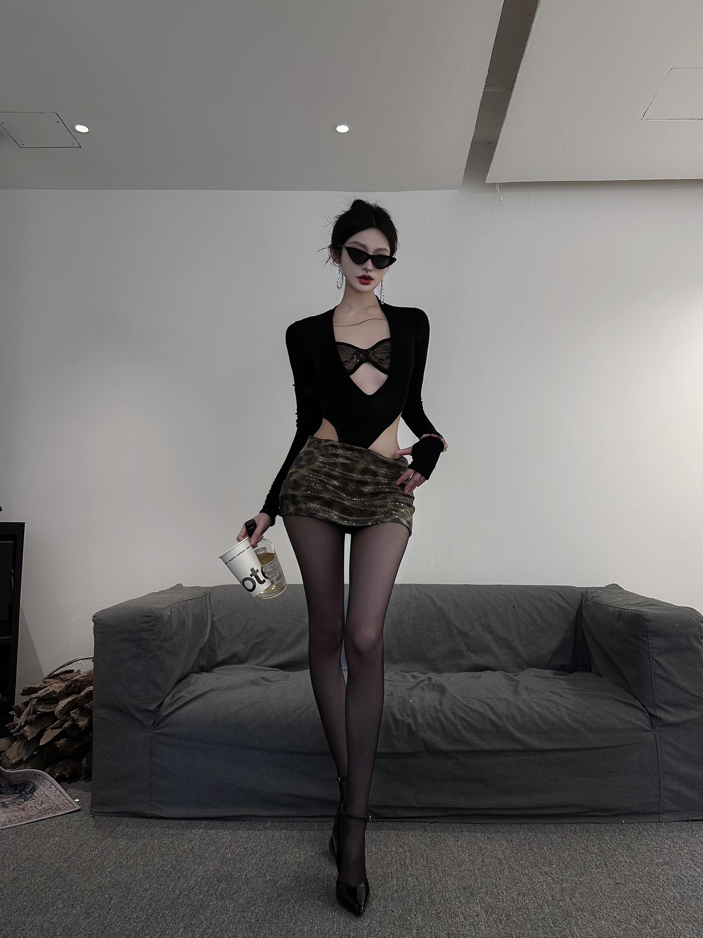 2025 Women's Sexy Black Long Sleeve Jumpsuit, Slim Fit Lace V-Neck Top, European and American Fashion, Y2K Style