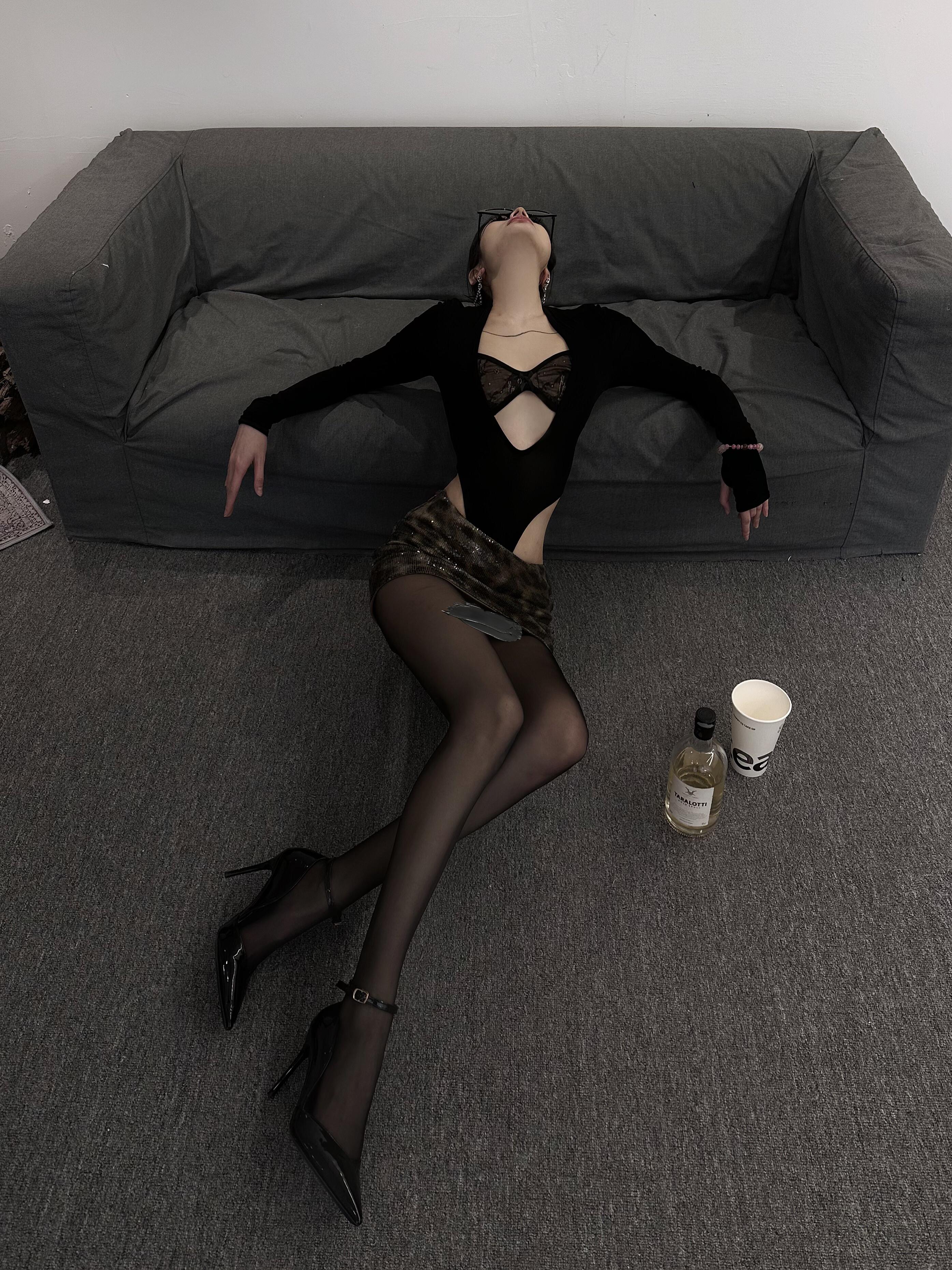 2025 Women's Sexy Black Long Sleeve Jumpsuit, Slim Fit Lace V-Neck Top, European and American Fashion, Y2K Style 2025 Women's Sexy Black Long Sleeve Jumpsuit, Slim Fit Lace V-Neck Top, European and American Fashion, Y2K Style