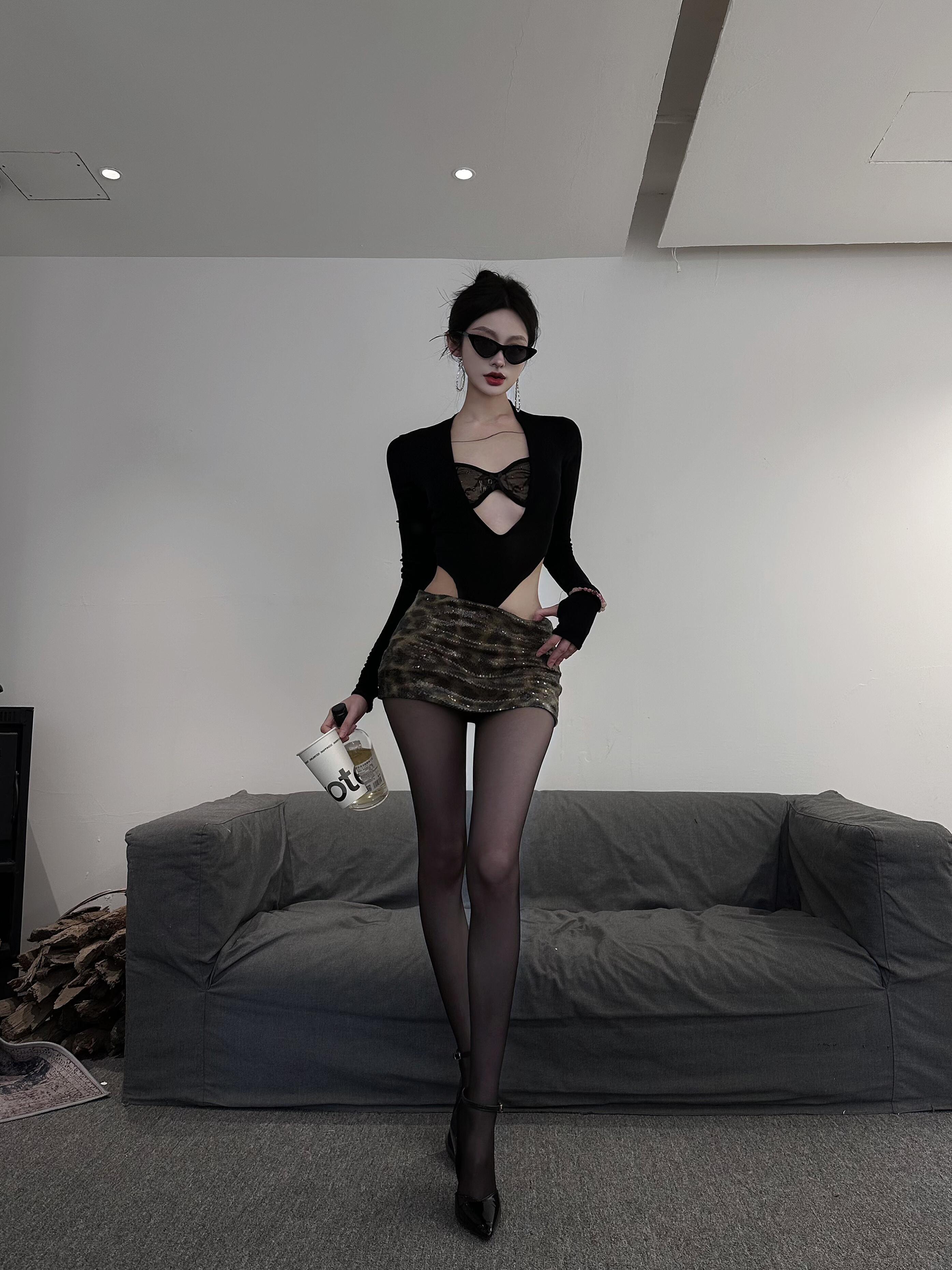 2025 Women's Sexy Black Long Sleeve Jumpsuit, Slim Fit Lace V-Neck Top, European and American Fashion, Y2K Style 2025 Women's Sexy Black Long Sleeve Jumpsuit, Slim Fit Lace V-Neck Top, European and American Fashion, Y2K Style