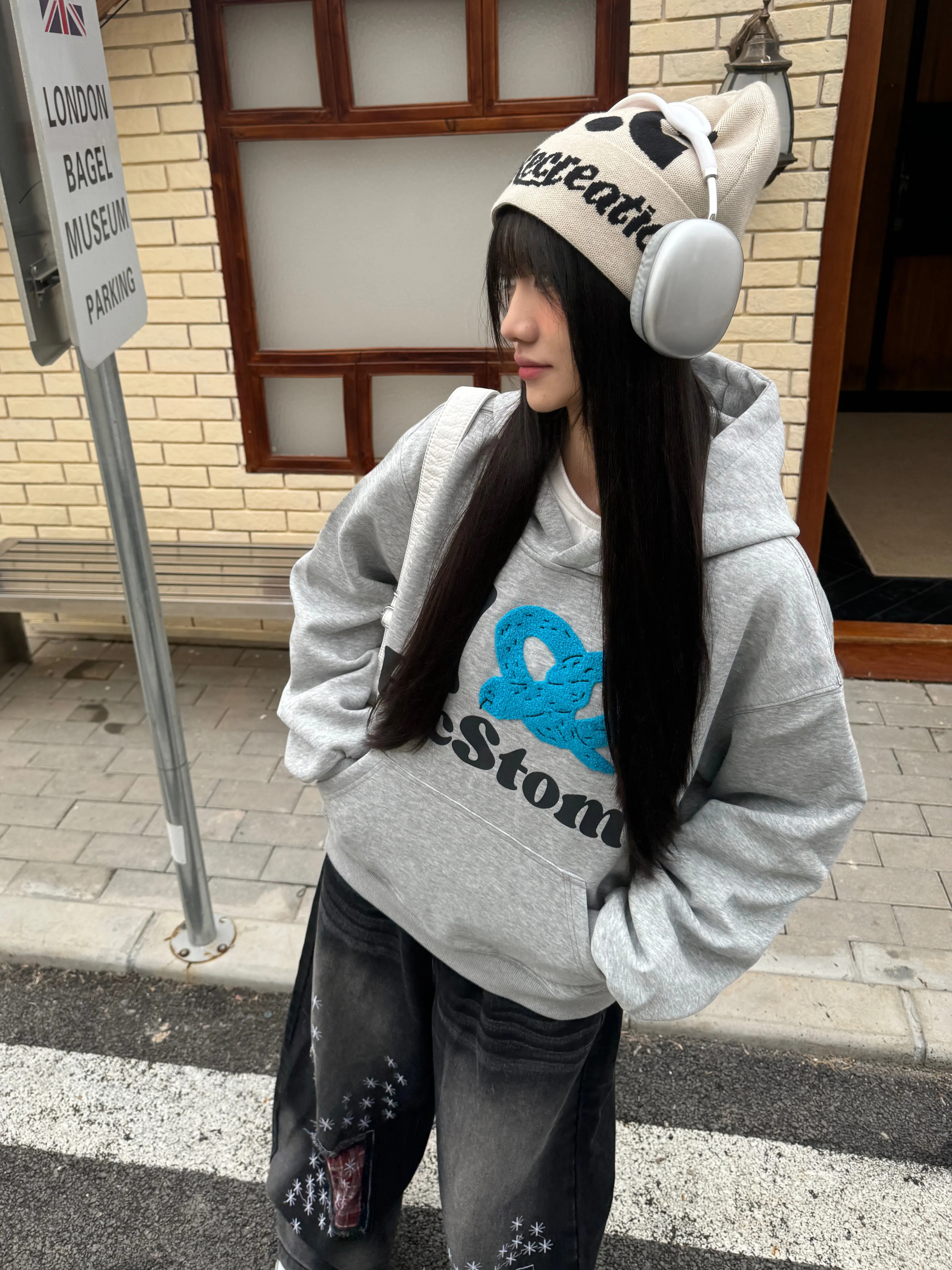 3D Embroidered Handmade Silk Screen Printed Short Wide Clean Fit Pullover Hoodie for Women - Trendy Casual Fashion 3D Embroidered Handmade Silk Screen Printed Short Wide Clean Fit Pullover Hoodie for Women - Trendy Casual Fashion