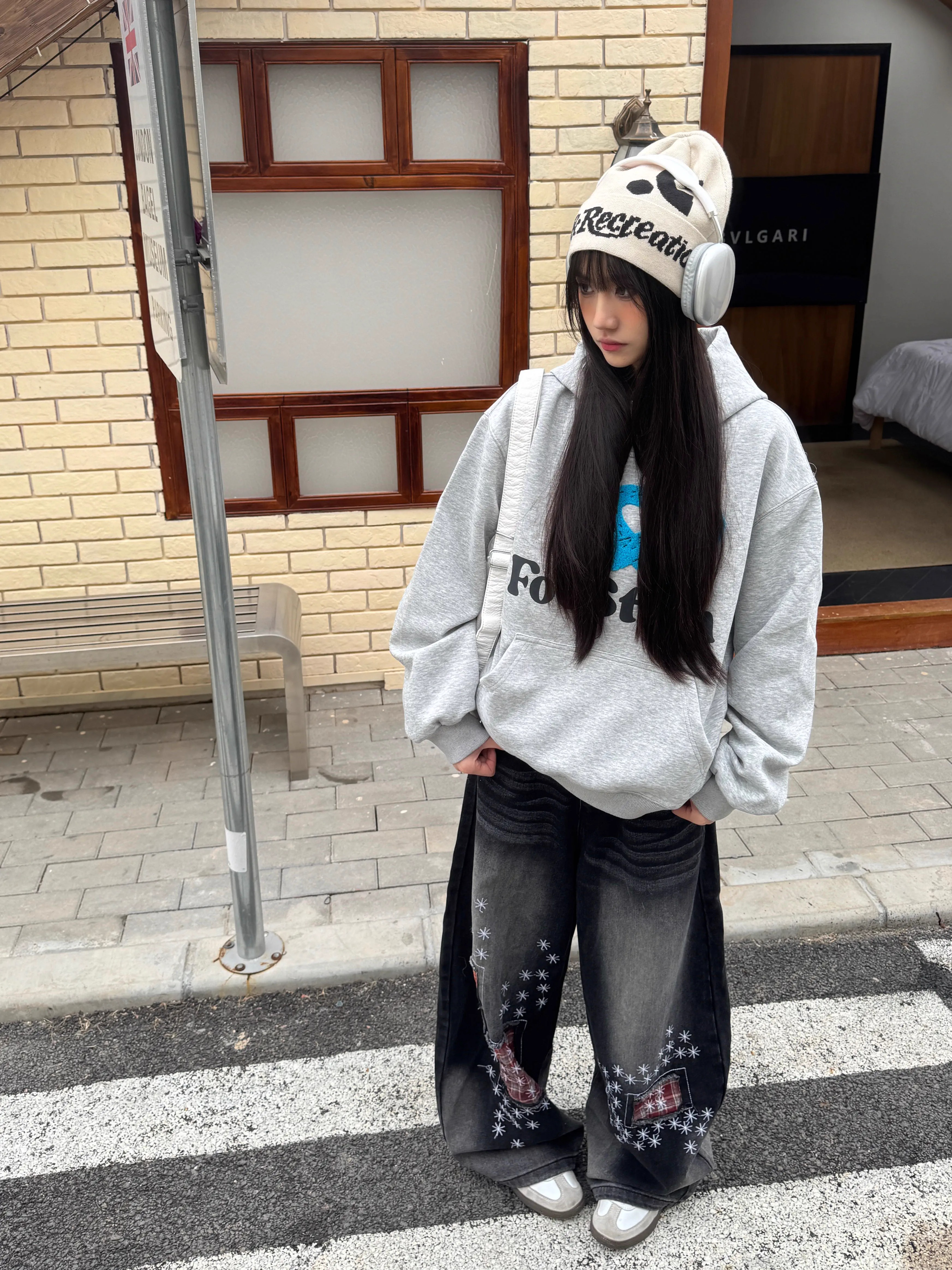 3D Embroidered Handmade Silk Screen Printed Short Wide Clean Fit Pullover Hoodie for Women - Trendy Casual Fashion 3D Embroidered Handmade Silk Screen Printed Short Wide Clean Fit Pullover Hoodie for Women - Trendy Casual Fashion