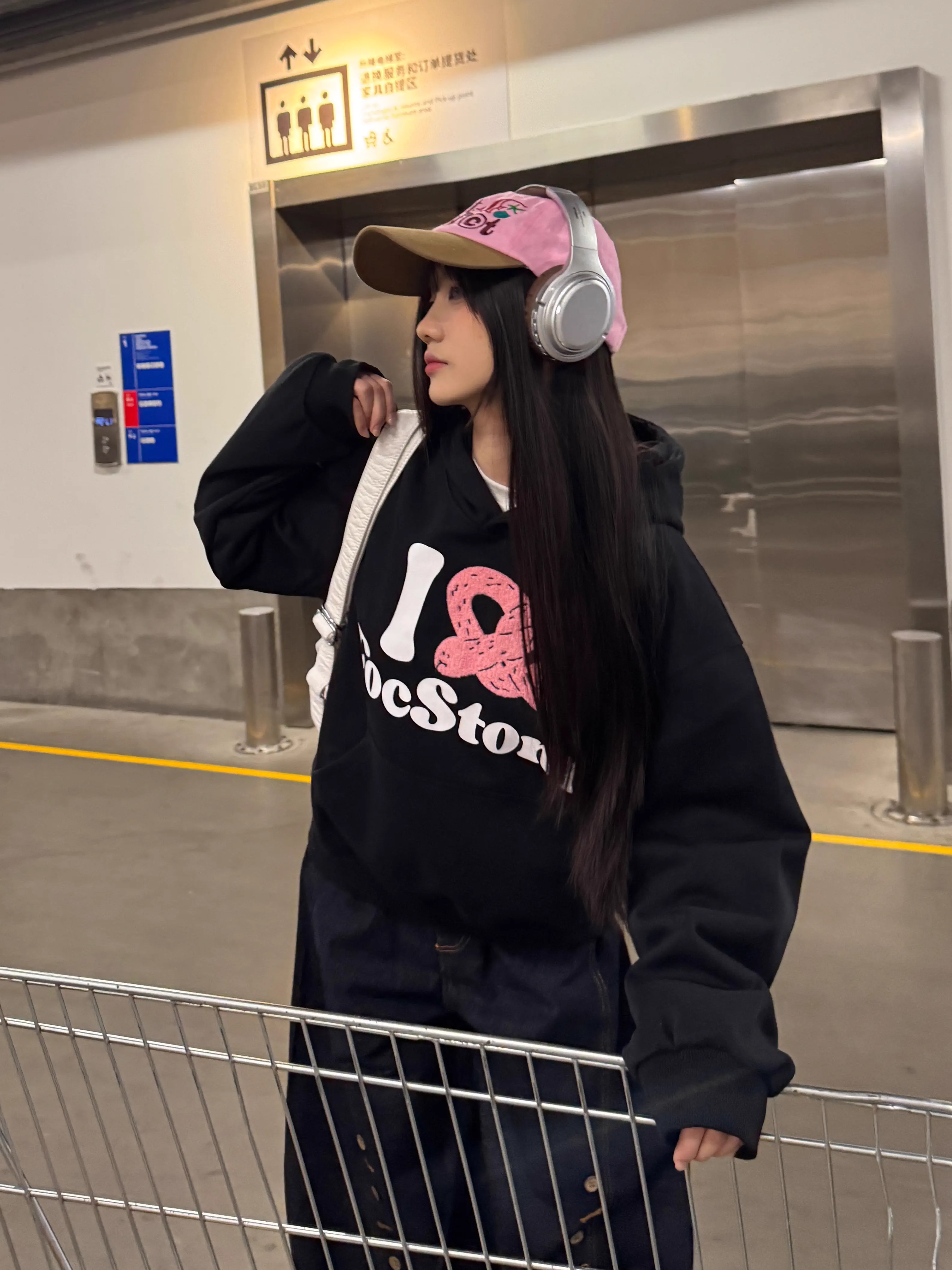 3D Embroidered Handmade Silk Screen Printed Short Wide Clean Fit Pullover Hoodie for Women - Trendy Casual Fashion 3D Embroidered Handmade Silk Screen Printed Short Wide Clean Fit Pullover Hoodie for Women - Trendy Casual Fashion