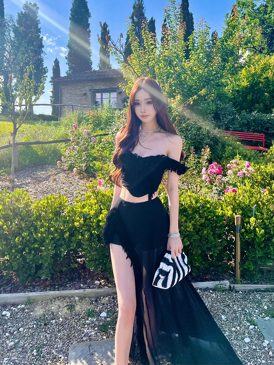 3D Strap V-Neck T-Shirt Top for Women, Versatile Heavy-Duty Vest in Socialite Style, Perfect for 90s & Y2K Fashion 3D Strap V-Neck T-Shirt Top for Women, Versatile Heavy-Duty Vest in Socialite Style, Perfect for 90s & Y2K Fashion