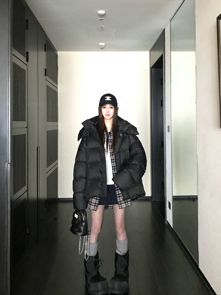 90% White Duck Down Cloud Zero Pressure Hooded Long Knee-Length Winter Down Jacket for Women