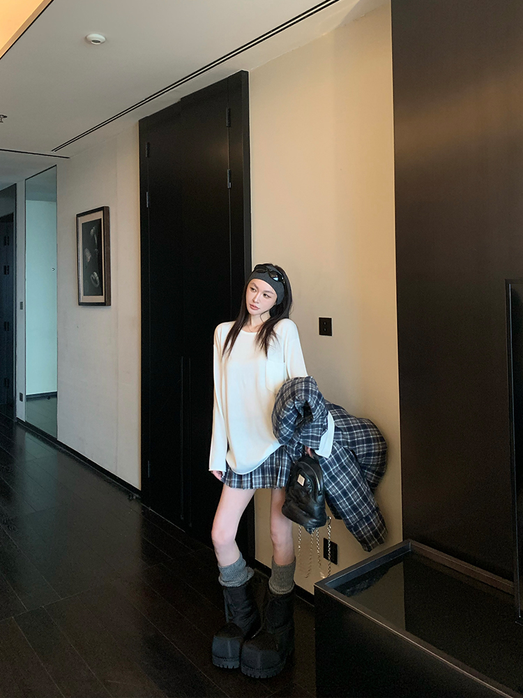 90% White Duck Down INS Style Patterned Down Jacket and Pleated Skirt Set for Women - Winter Fashion, 90s Inspired Look 90% White Duck Down INS Style Patterned Down Jacket and Pleated Skirt Set for Women - Winter Fashion, 90s Inspired Look