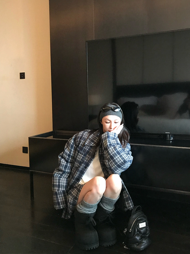 90% White Duck Down INS Style Patterned Down Jacket and Pleated Skirt Set for Women - Winter Fashion, 90s Inspired Look 90% White Duck Down INS Style Patterned Down Jacket and Pleated Skirt Set for Women - Winter Fashion, 90s Inspired Look