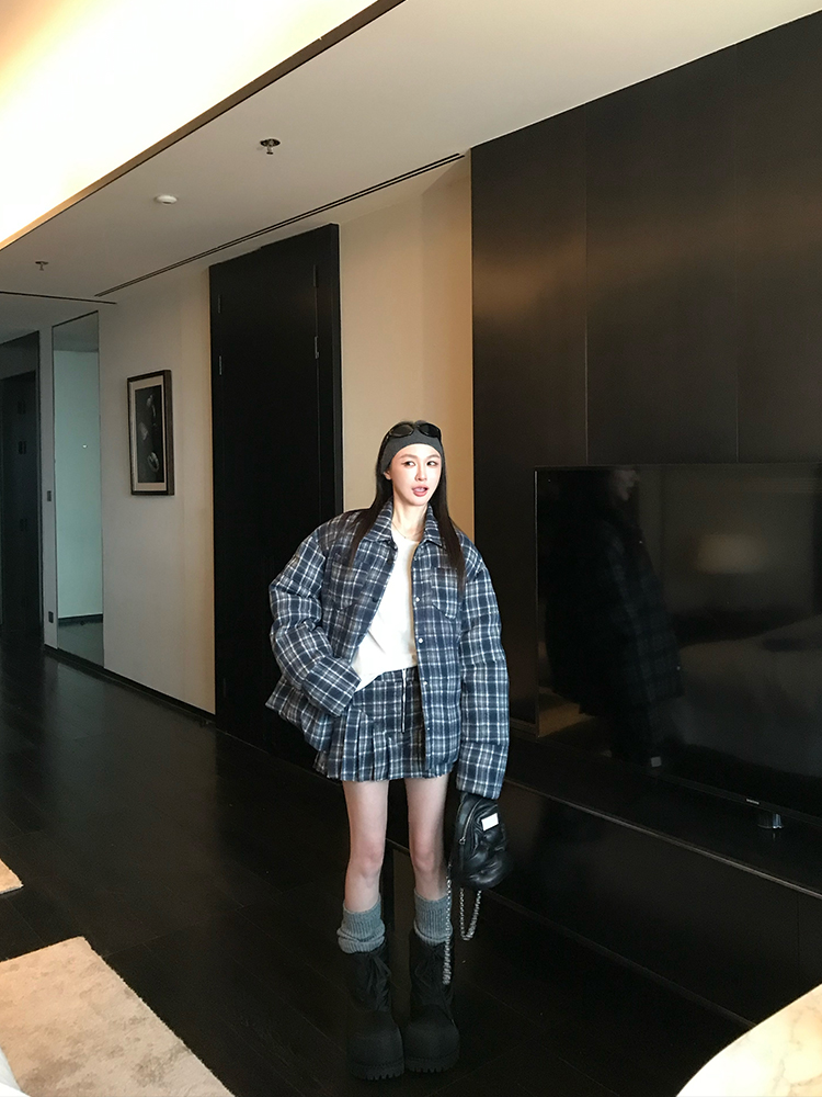 90% White Duck Down INS Style Patterned Down Jacket and Pleated Skirt Set for Women - Winter Fashion, 90s Inspired Look 90% White Duck Down INS Style Patterned Down Jacket and Pleated Skirt Set for Women - Winter Fashion, 90s Inspired Look