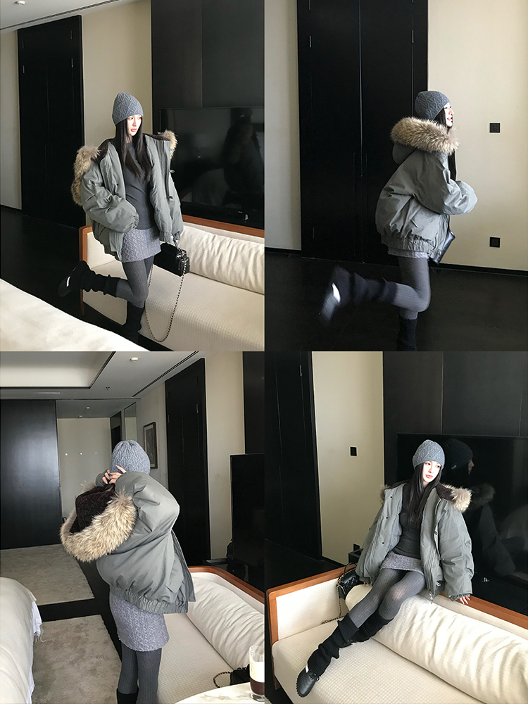 90s Inspired Women's White Duck Down Jacket with Large Raccoon Fur Collar - Thick Warm Winter Coat 90s Inspired Women's White Duck Down Jacket with Large Raccoon Fur Collar - Thick Warm Winter Coat