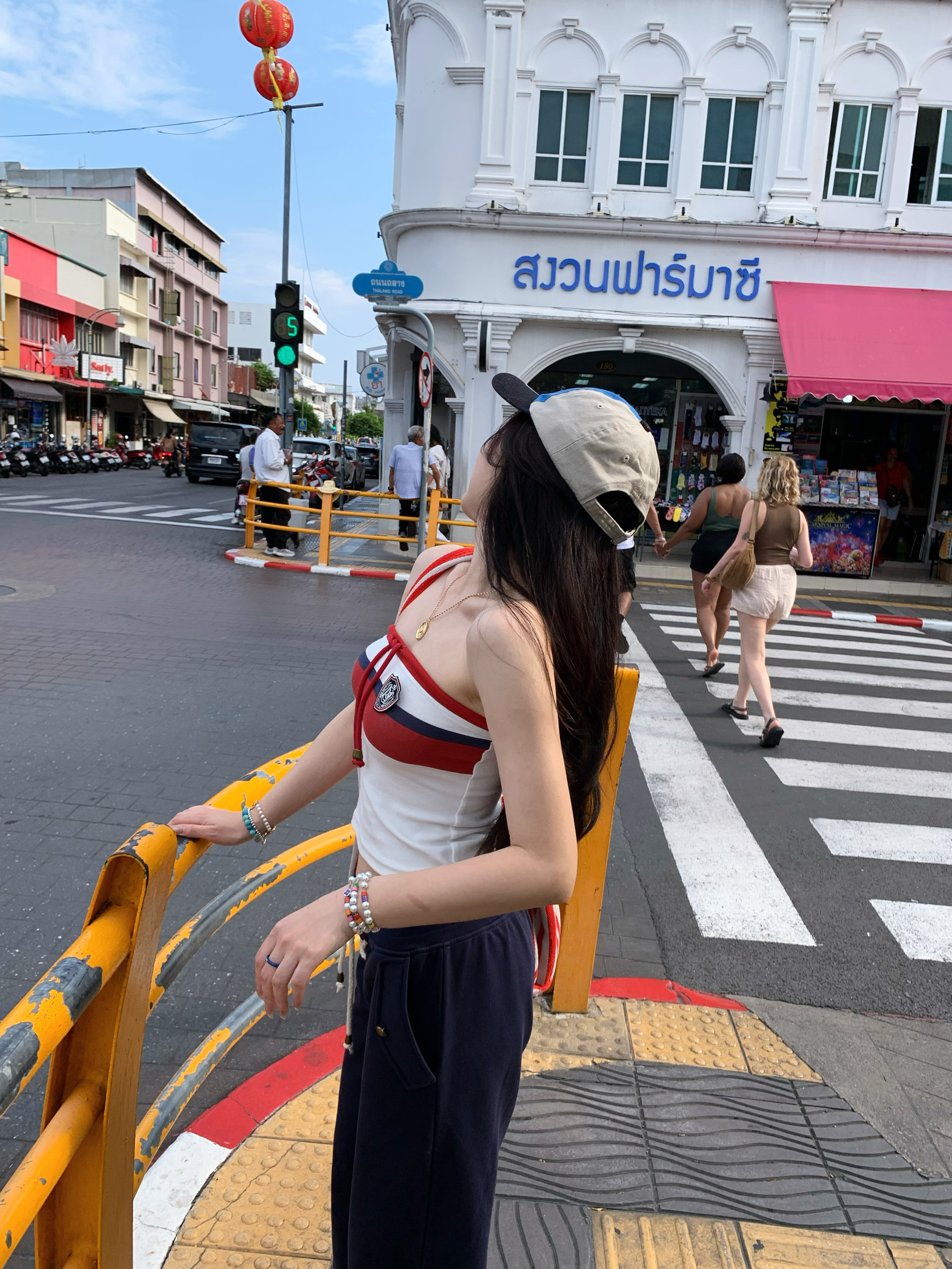 Academy Strapless Dress in Vintage Blue and Red Color Scheme with Brooch - Perfect for Photos, Y2K Style Academy Strapless Dress in Vintage Blue and Red Color Scheme with Brooch - Perfect for Photos, Y2K Style