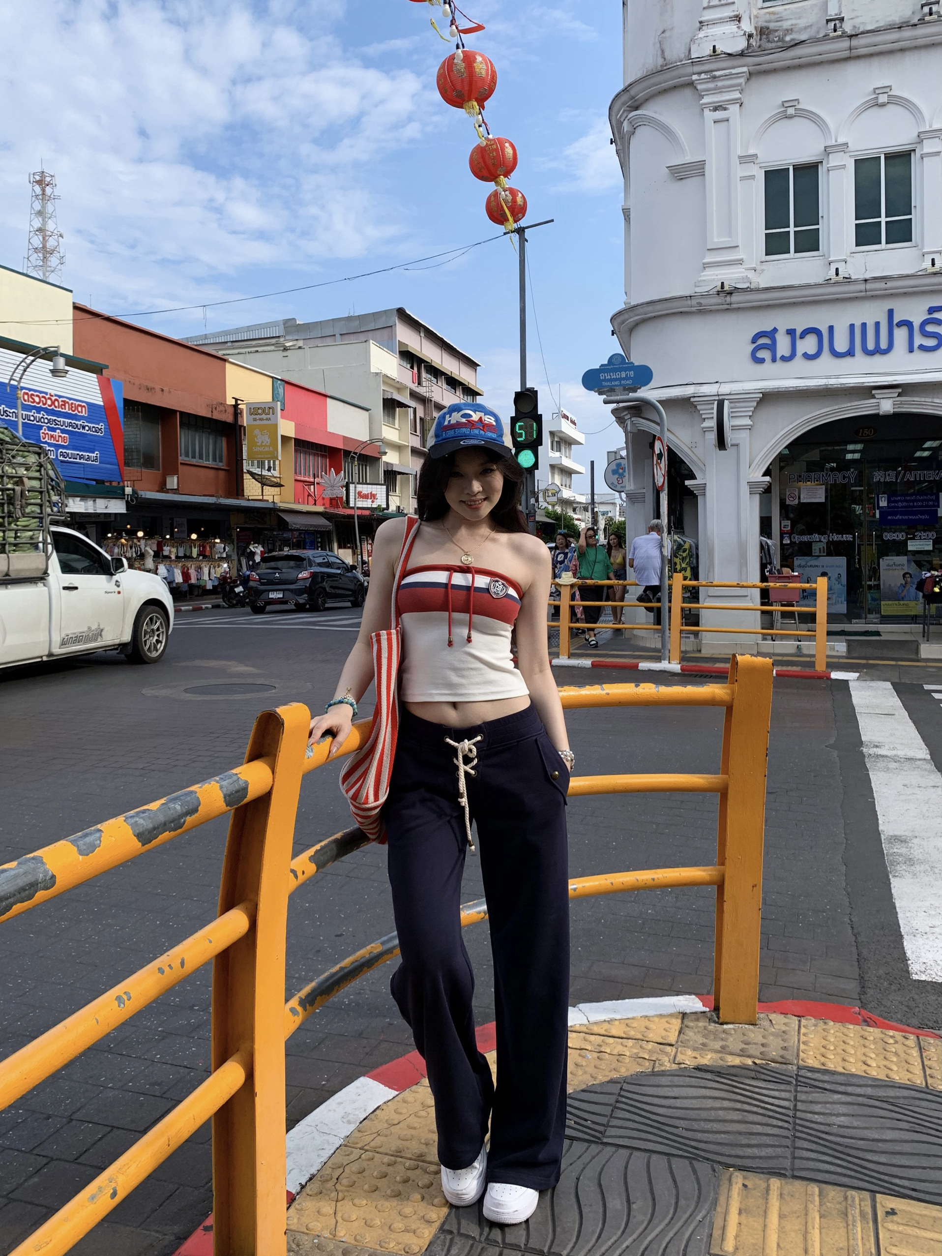 Academy Strapless Dress in Vintage Blue and Red Color Scheme with Brooch - Perfect for Photos, Y2K Style Academy Strapless Dress in Vintage Blue and Red Color Scheme with Brooch - Perfect for Photos, Y2K Style