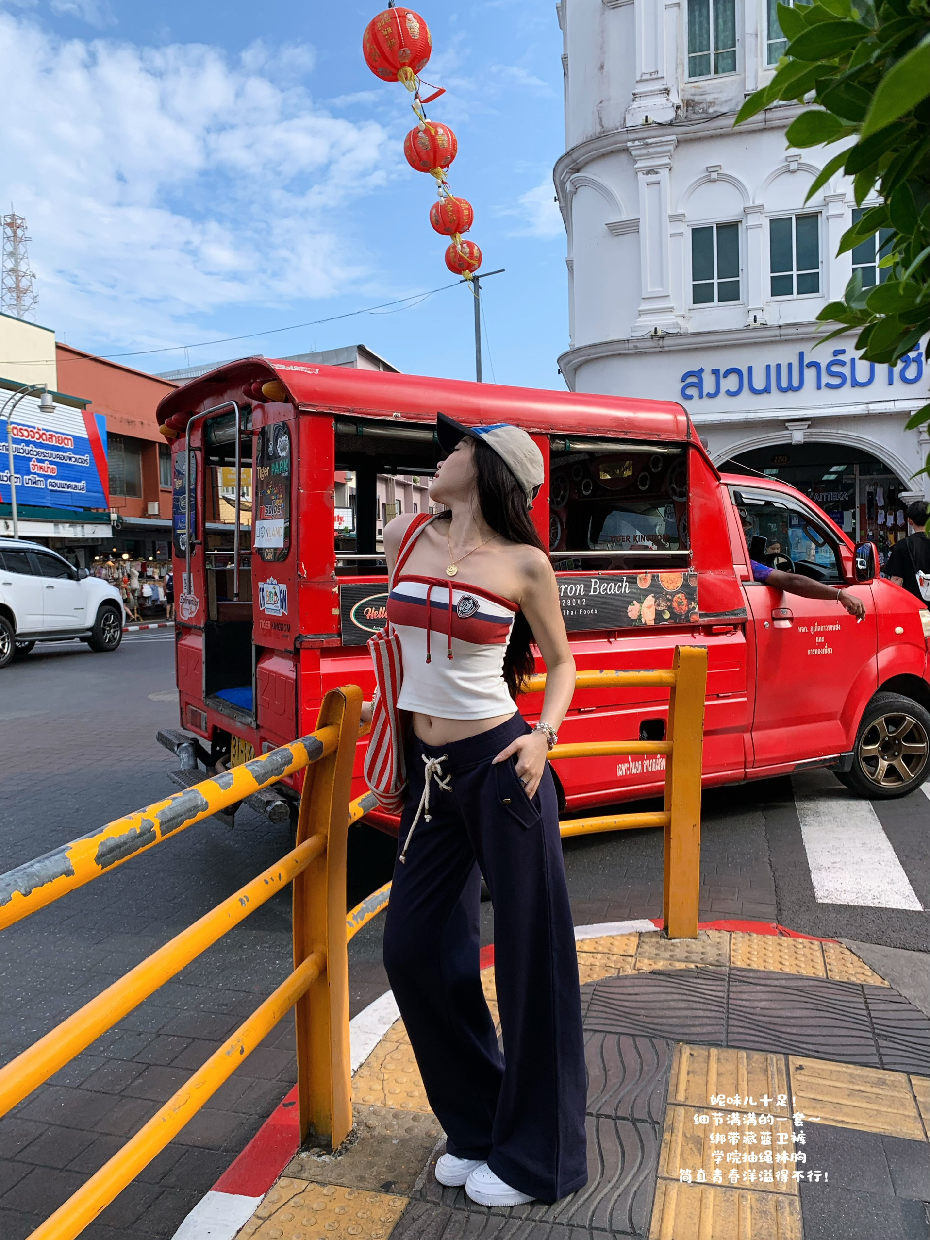 Academy Strapless Dress in Vintage Blue and Red Color Scheme with Brooch - Perfect for Photos, Y2K Style Academy Strapless Dress in Vintage Blue and Red Color Scheme with Brooch - Perfect for Photos, Y2K Style