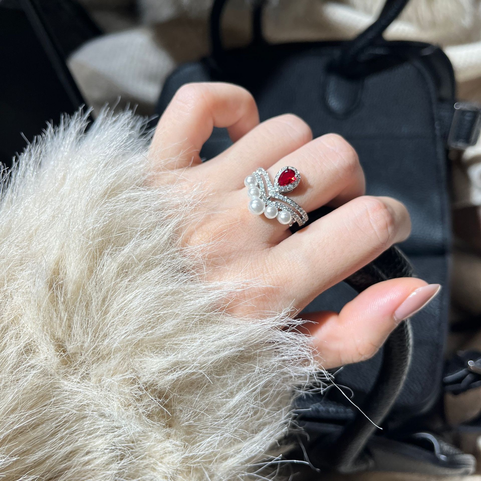 Adjustable Diamond-Studded Crown Pearl Ring for Women - Elegant Light Luxury Niche Design, Versatile Open Finger Style