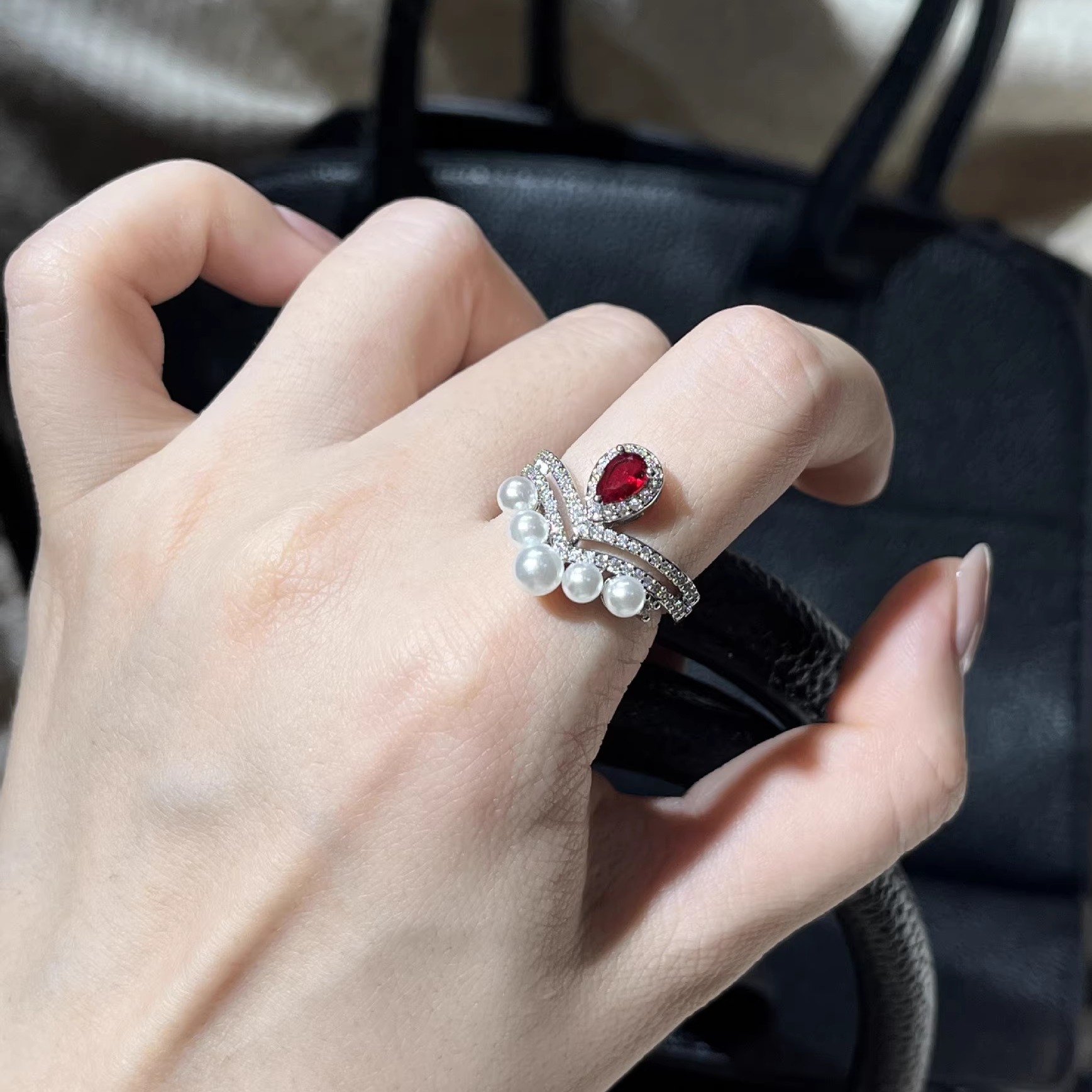 Adjustable Diamond-Studded Crown Pearl Ring for Women - Elegant Light Luxury Niche Design, Versatile Open Finger Style Adjustable Diamond-Studded Crown Pearl Ring for Women - Elegant Light Luxury Niche Design, Versatile Open Finger Style