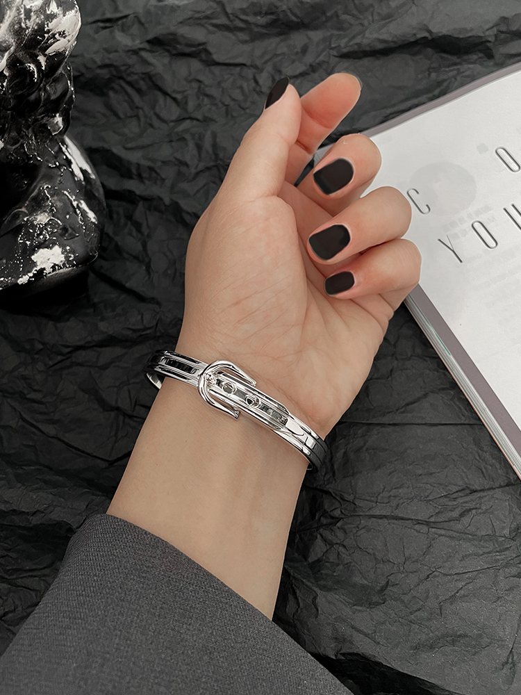 Adjustable High-End Women's Bracelet - Minimalist Cool Style with Belt Buckle Design for Summer Fashion Adjustable High-End Women's Bracelet - Minimalist Cool Style with Belt Buckle Design for Summer Fashion